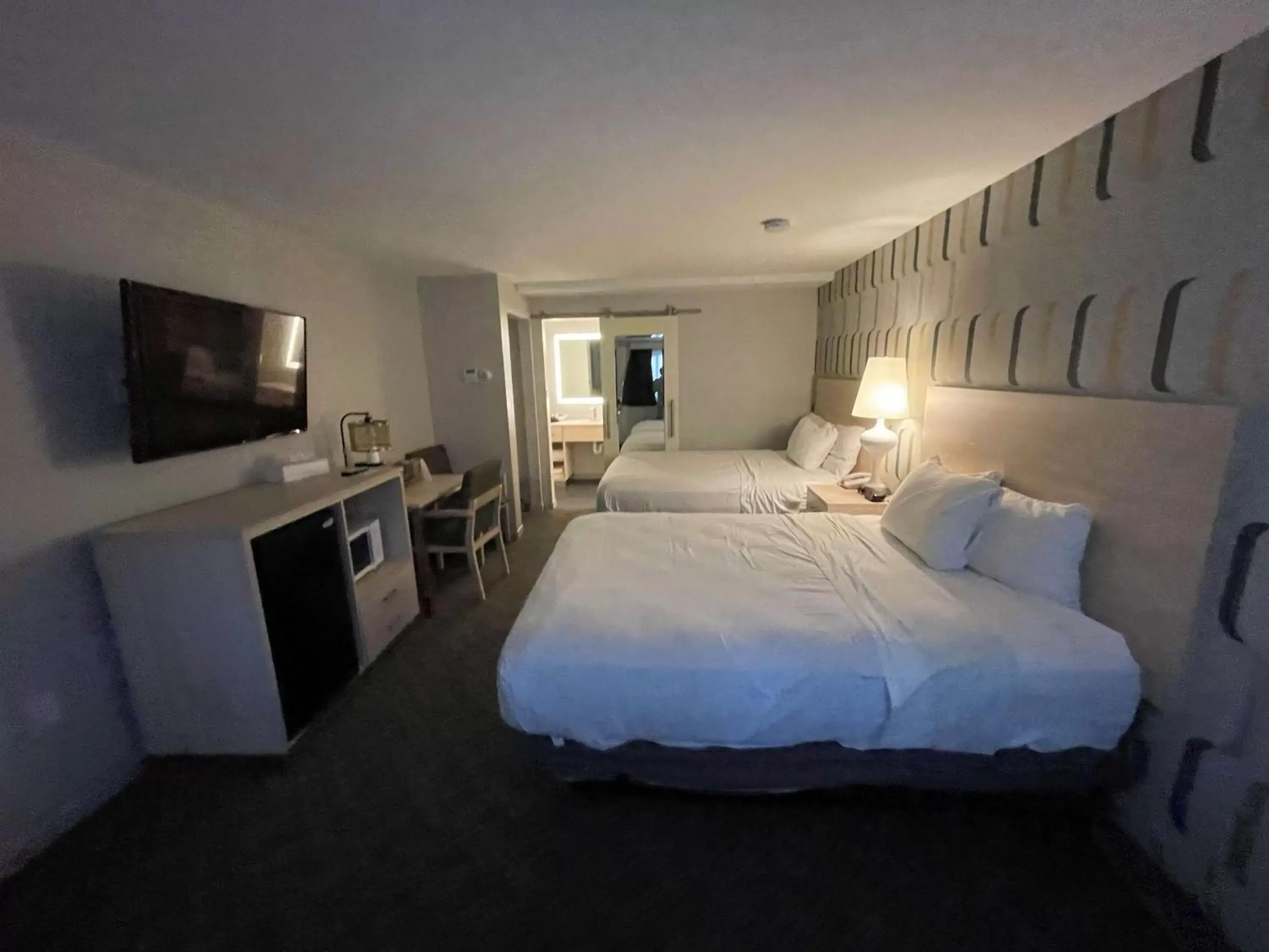 Queen Room with Two Queen Beds and Roll-In Shower - Disability Access in Woodwards White Mountain Resort, BW Signature Collection Queen Room with Two Queen Beds and Roll-In Shower - Disability Access in Woodwards White Mountain Resort, BW Signature Collection