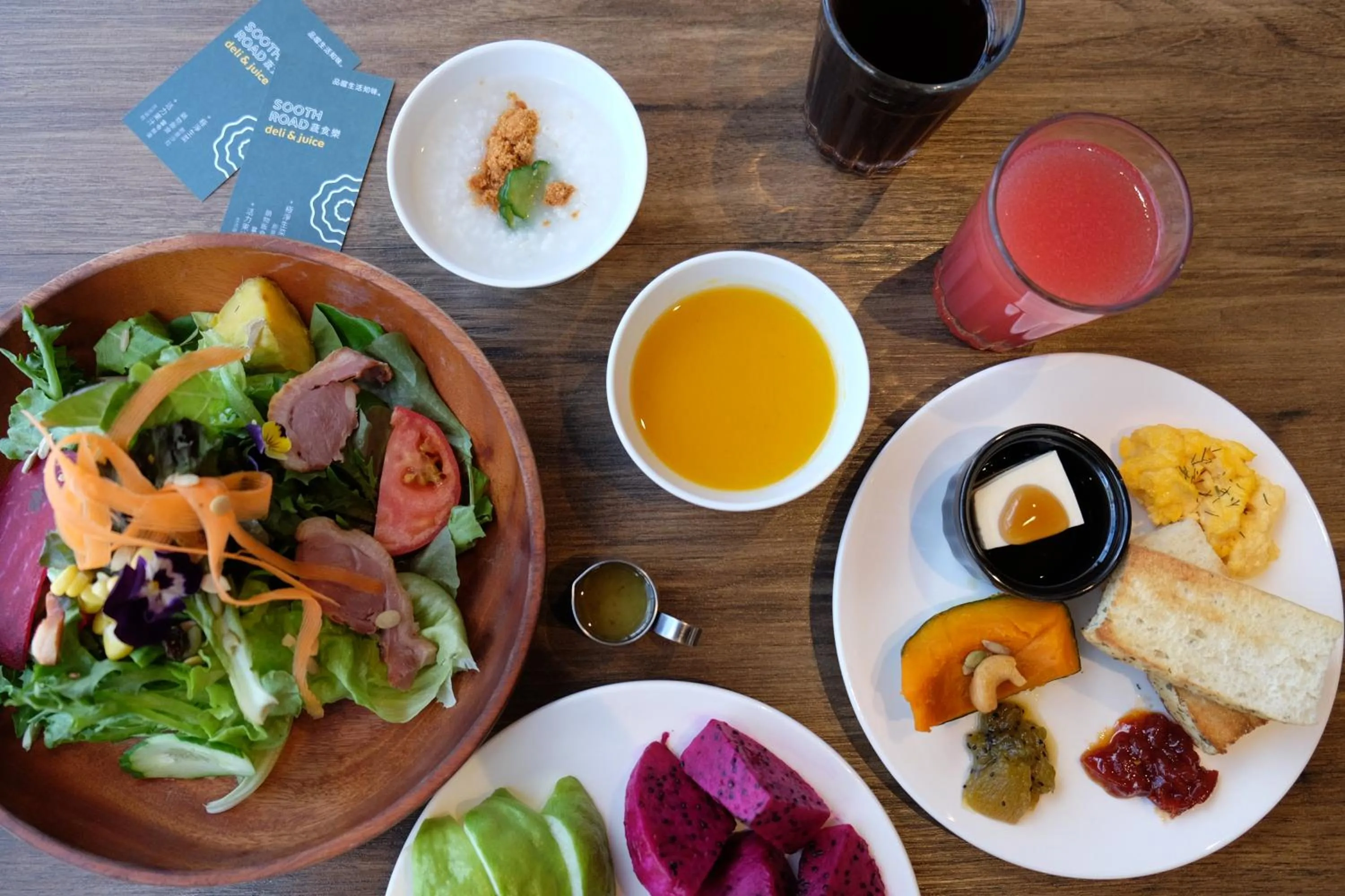 Buffet breakfast in Hôtel de Ľeau