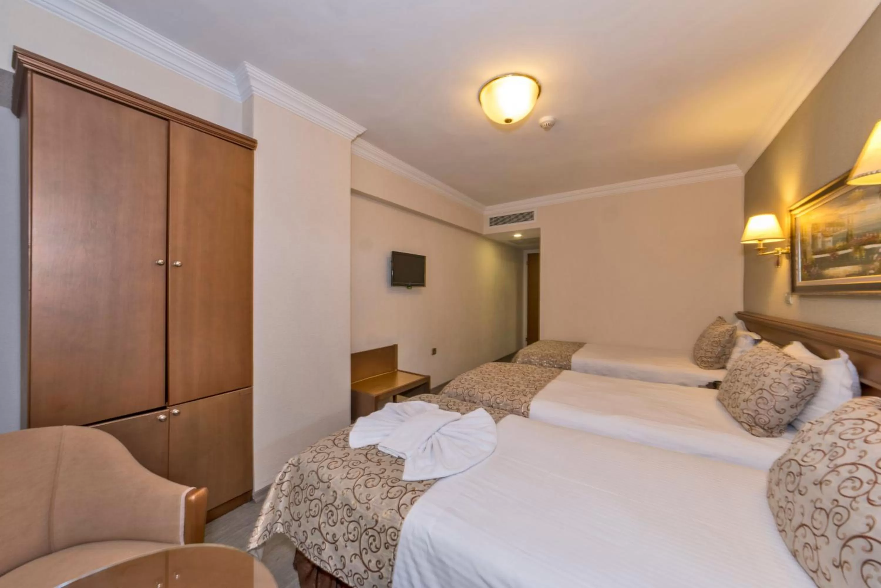 Bed in Laleli Gonen Hotel