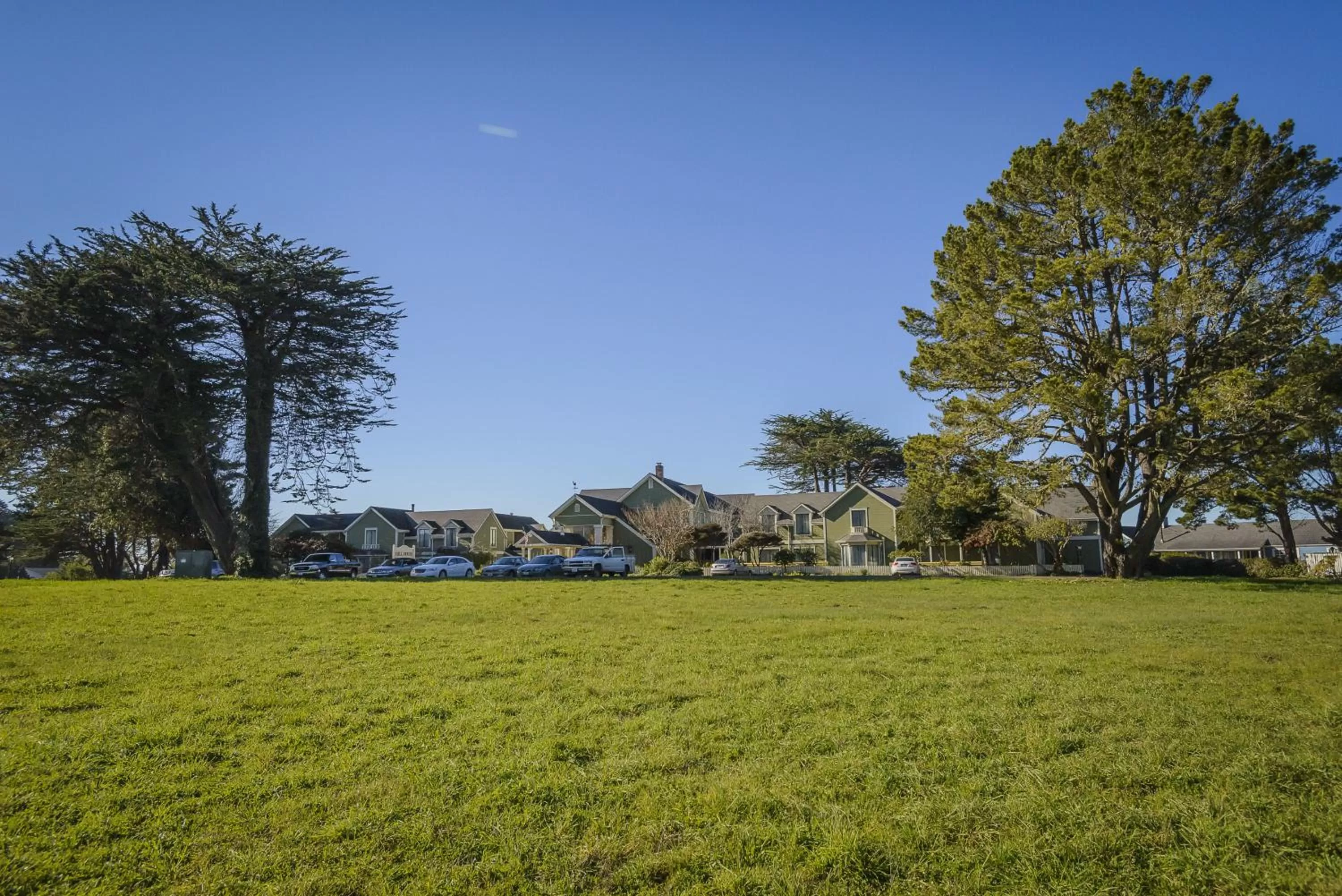 Day, Property Building in Hill House Inn