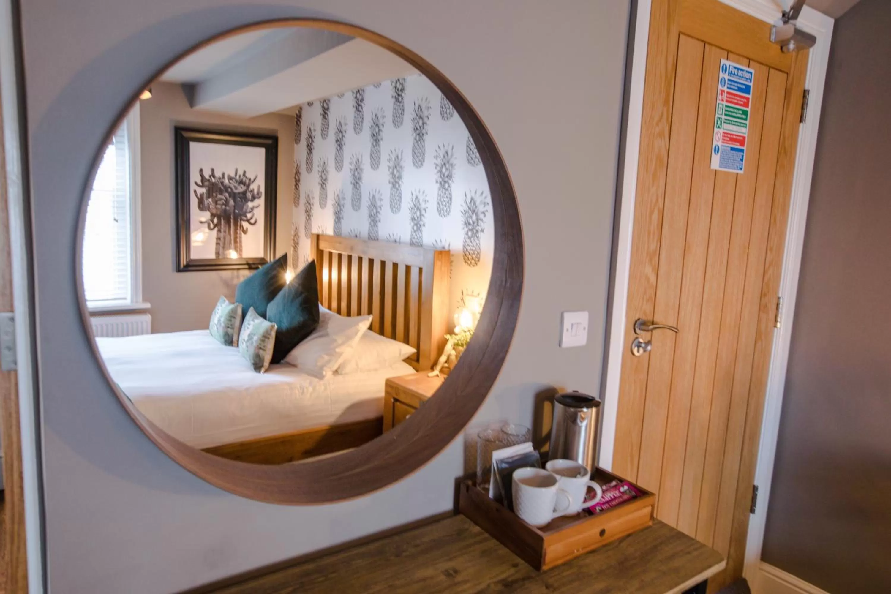 Bed in The Wheatsheaf Pub, Kitchen & Rooms