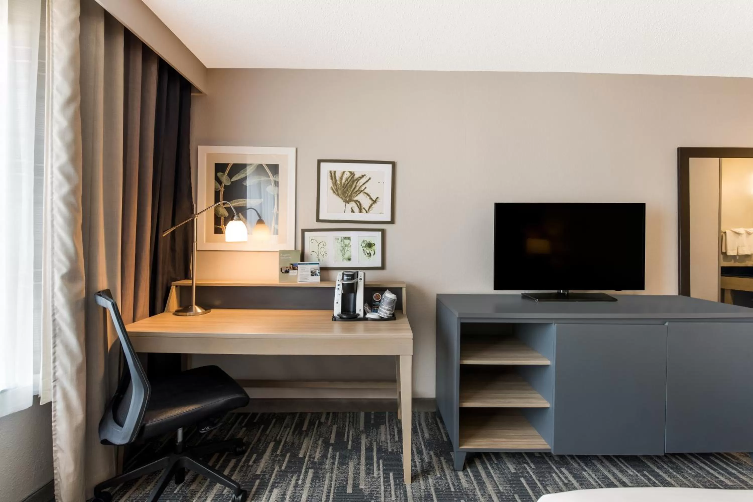TV and multimedia in Country Inn & Suites by Radisson, Wichita East, KS