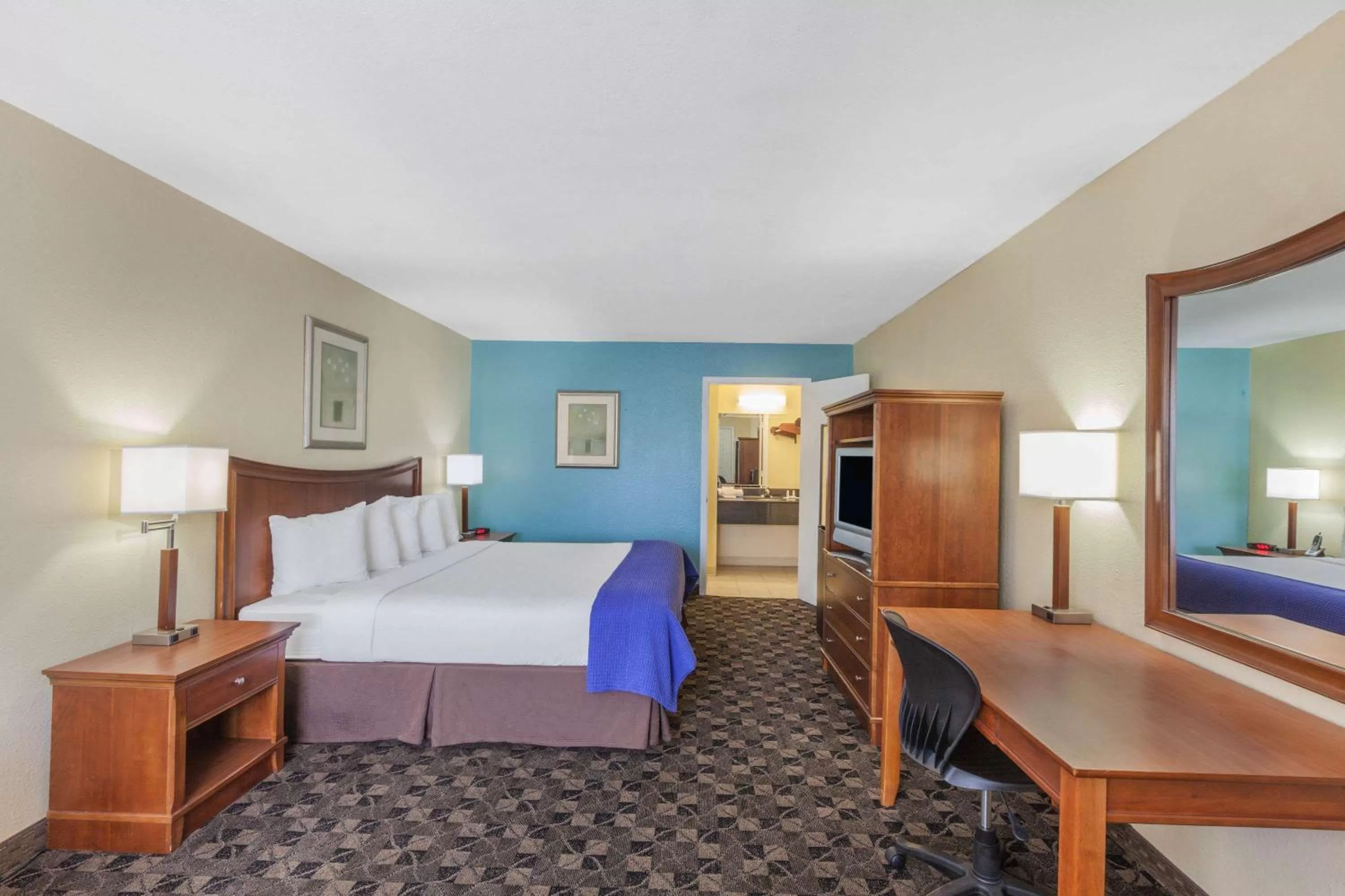 Deluxe King Room - Mobility Access/Non-Smoking in Days Inn by Wyndham Natchitoches