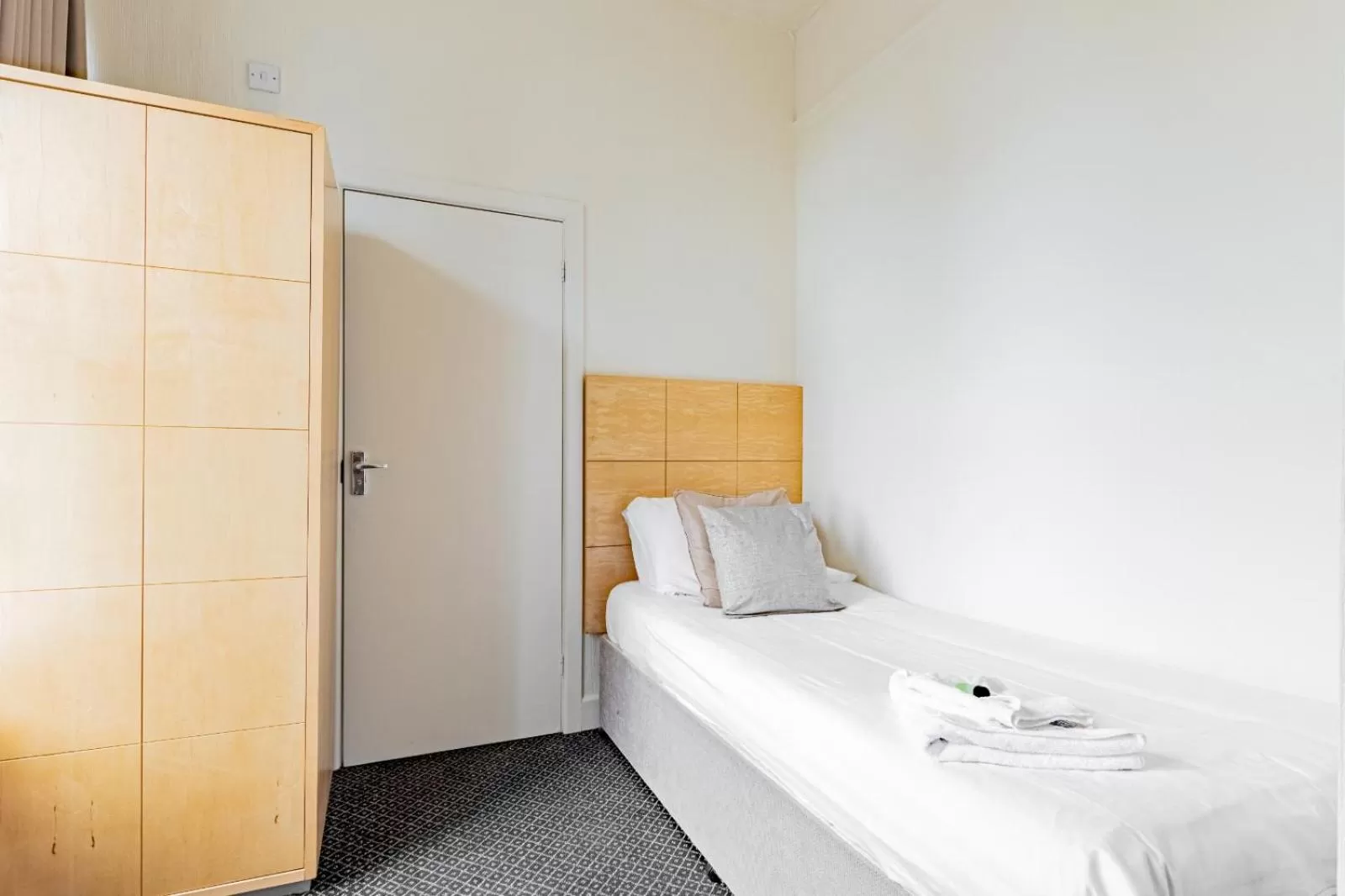 Bedroom, Bed in Brooklands Lodge