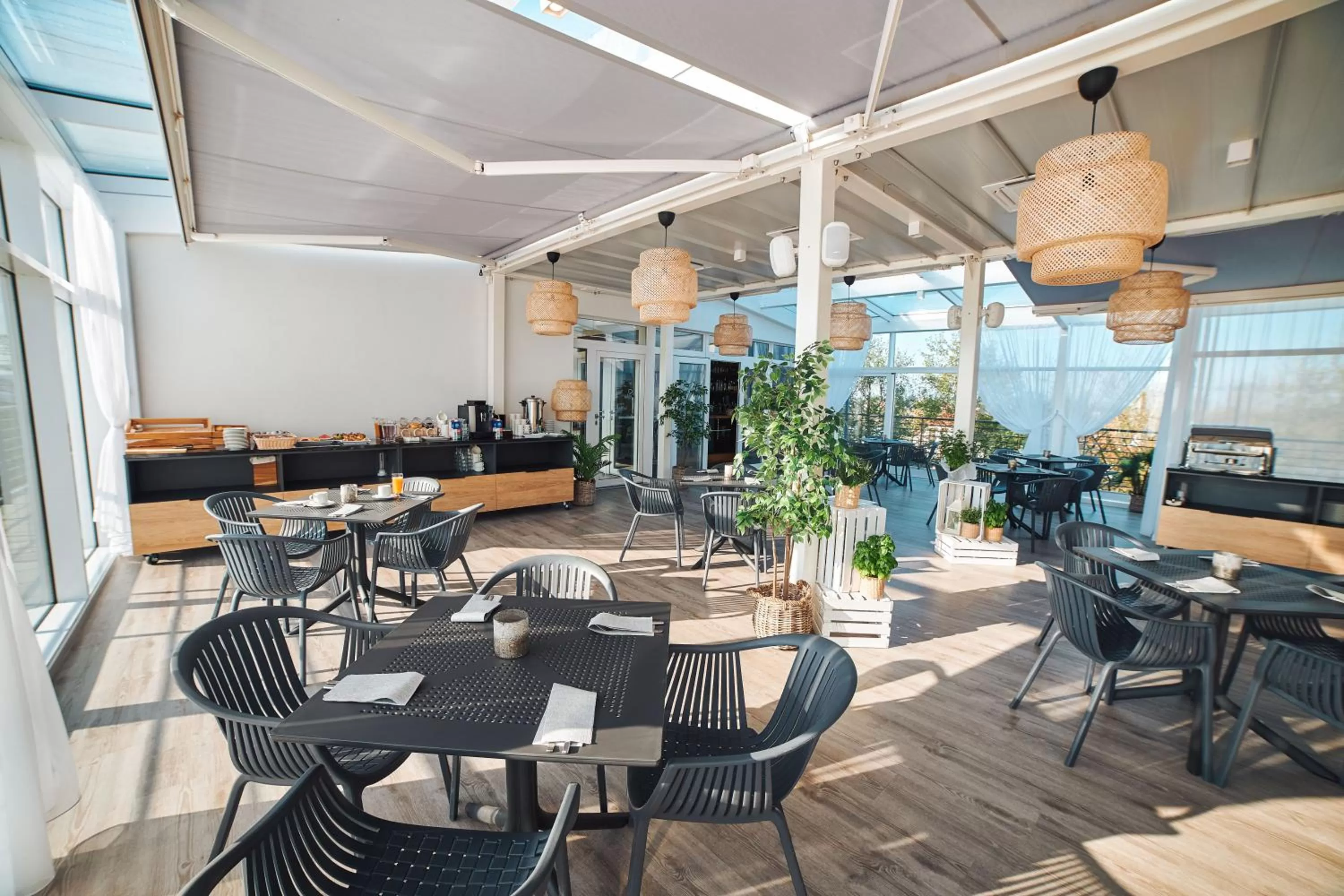 Restaurant/places to eat in Molo Park Aparthotel