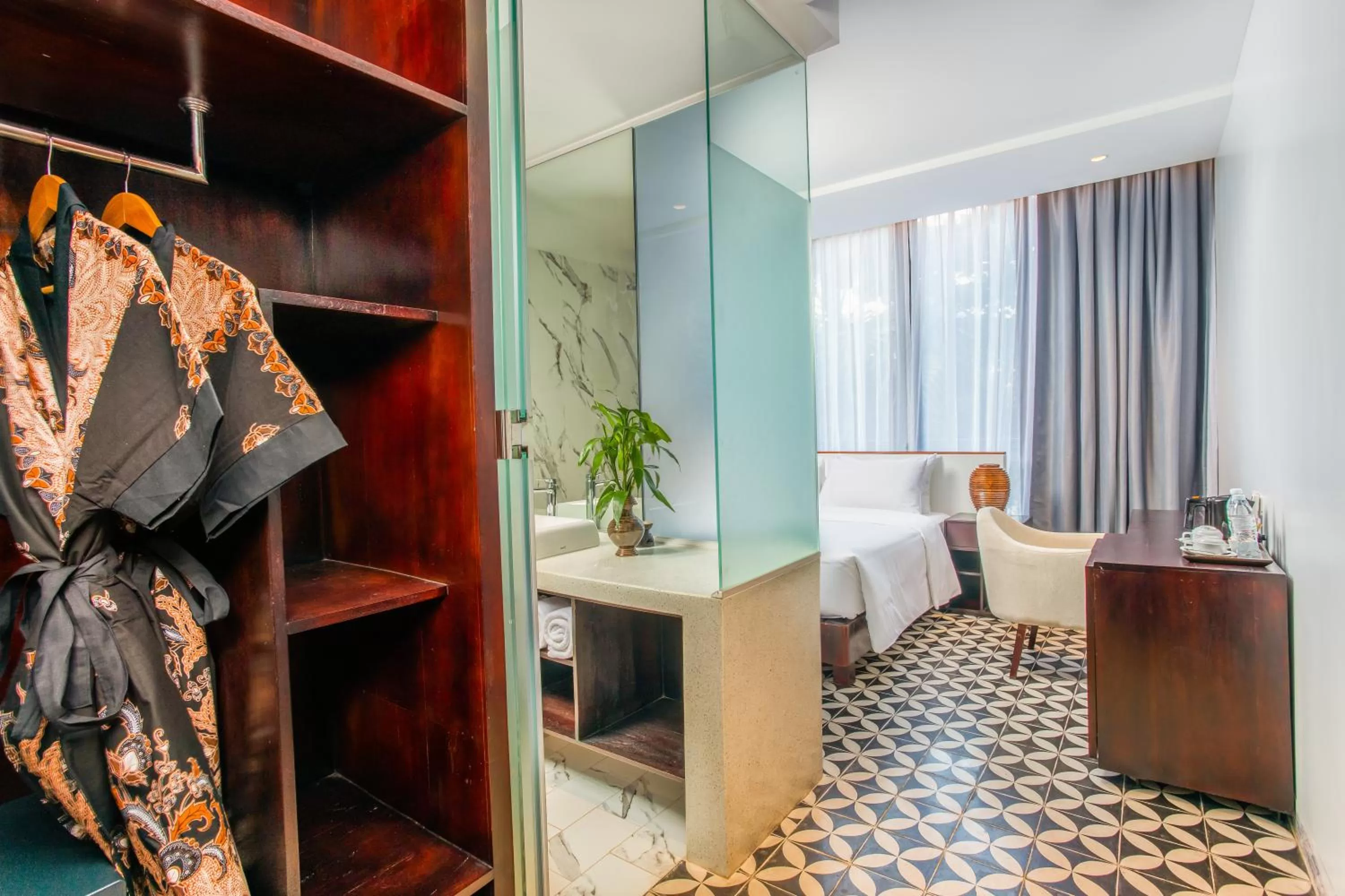 Bathroom, Bed in UTEY Hotel