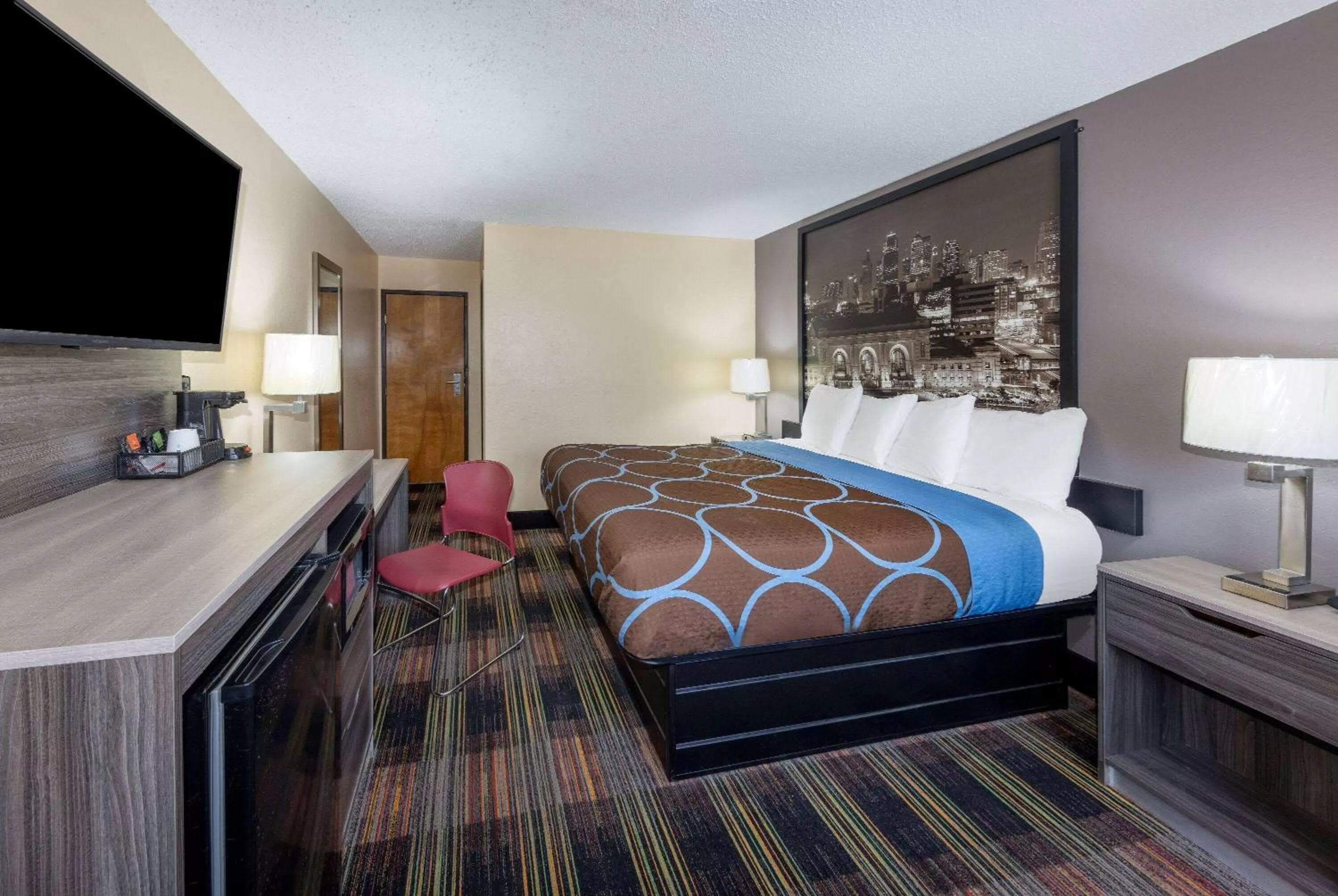 Bedroom, Bed in Super 8 by Wyndham Kansas City at Barry Road/Airport