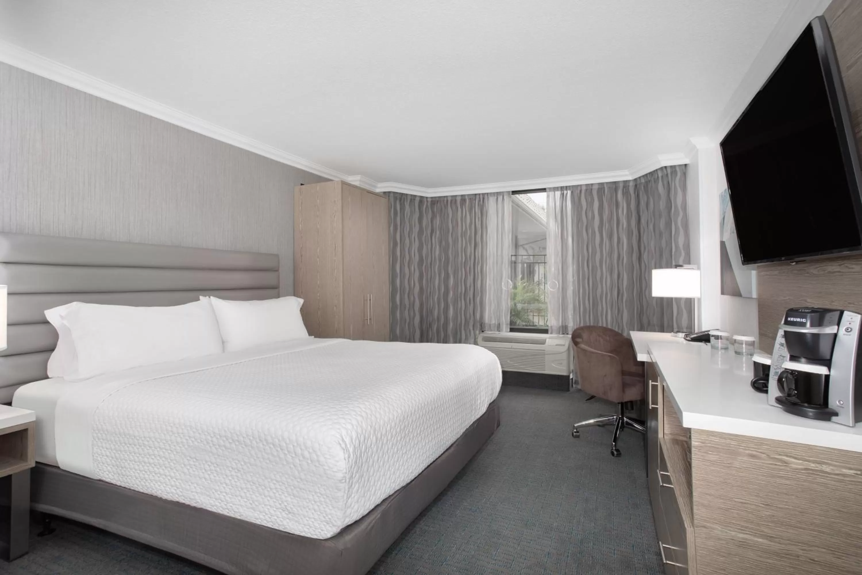 Photo of the whole room, Bed in Crowne Plaza Costa Mesa Orange County by IHG