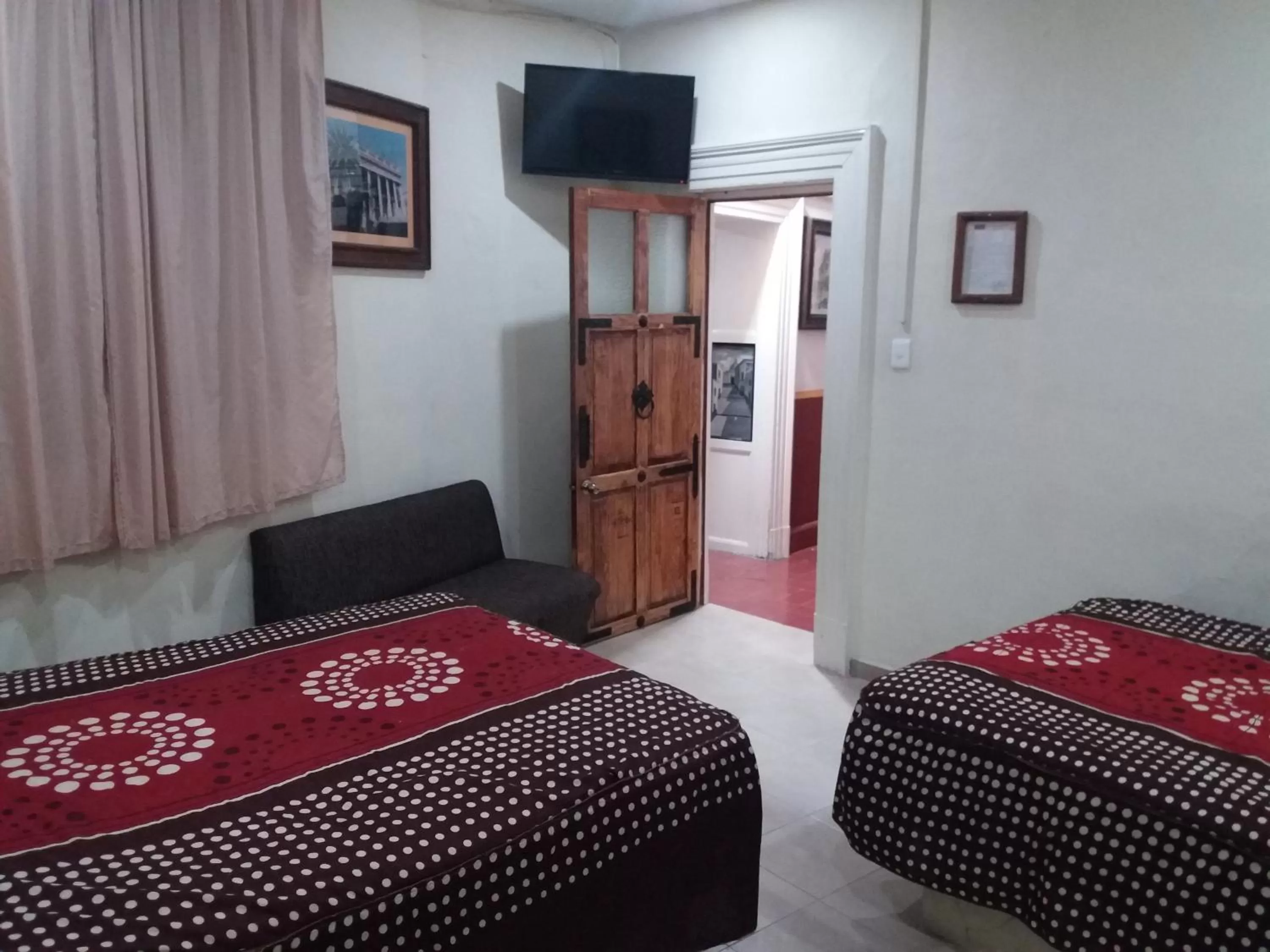 Bed, TV/Entertainment Center in Hotel Posada de la Condesa