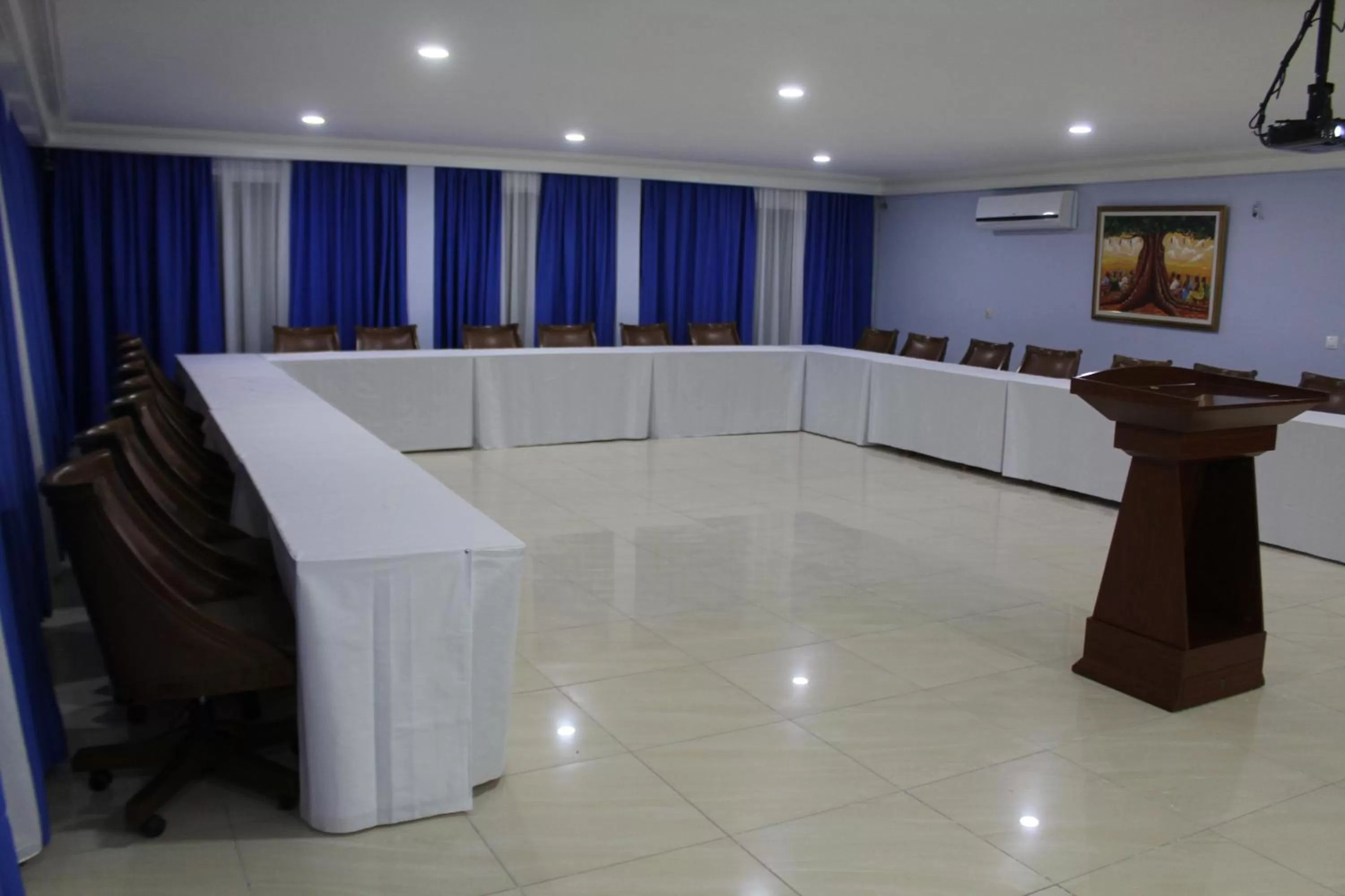 Business facilities in Hotel Le Marly