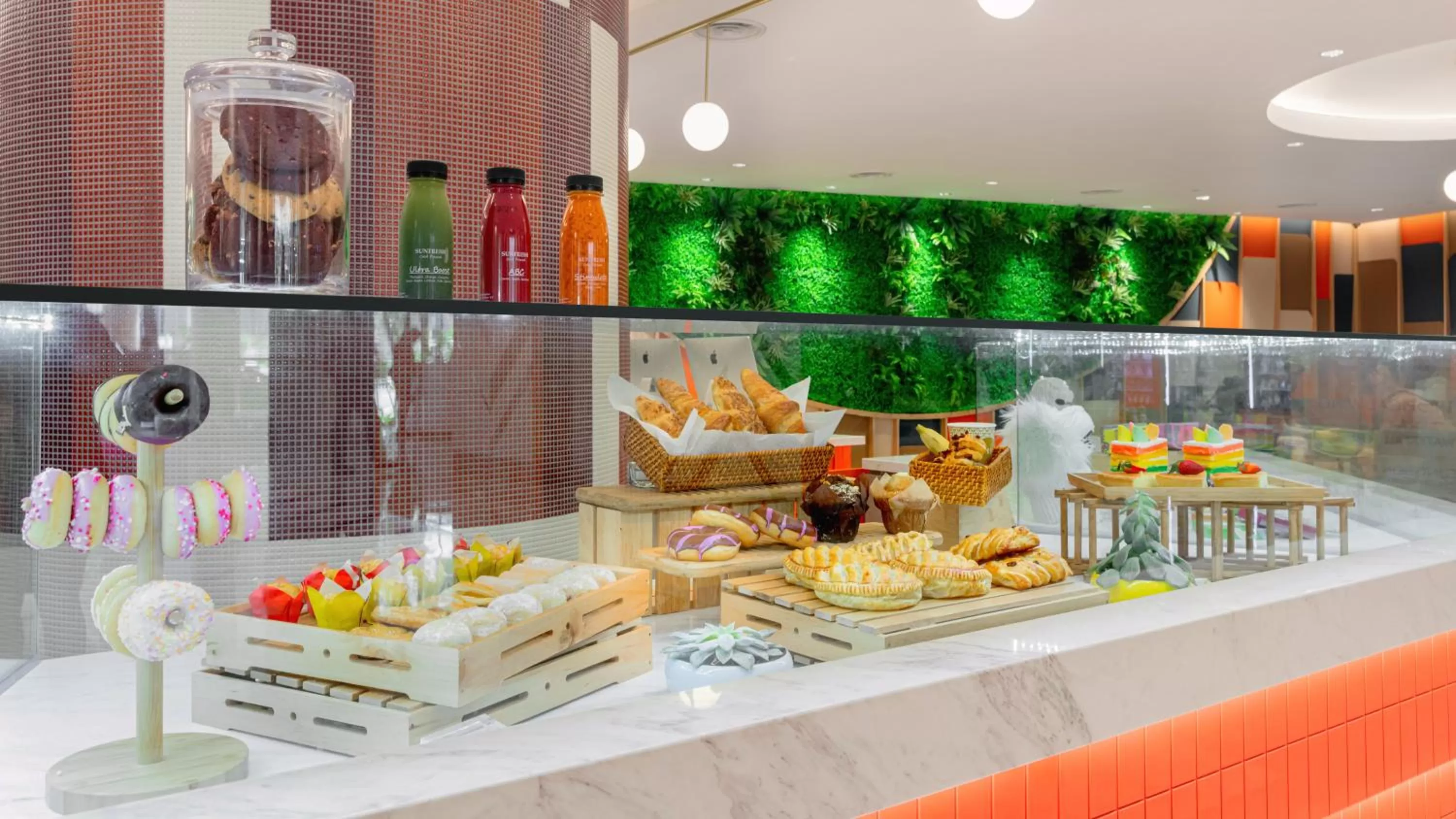 Food and drinks in Furama RiverFront