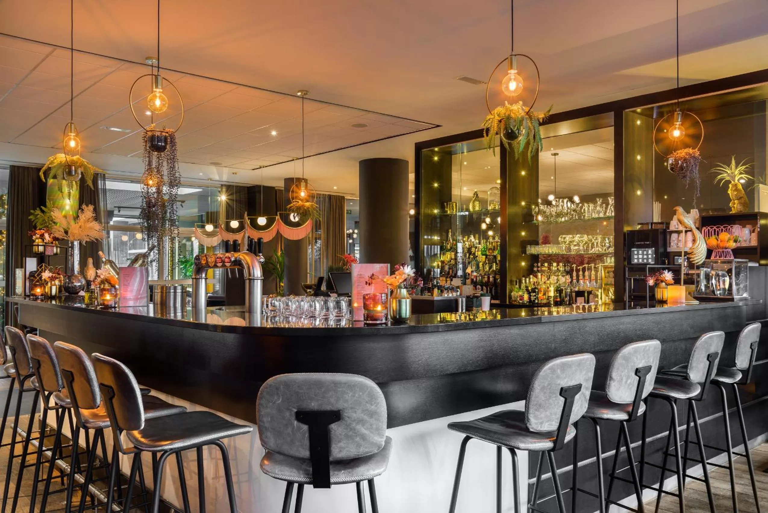 Lounge or bar in Van der Valk Hotel Brussels Airport