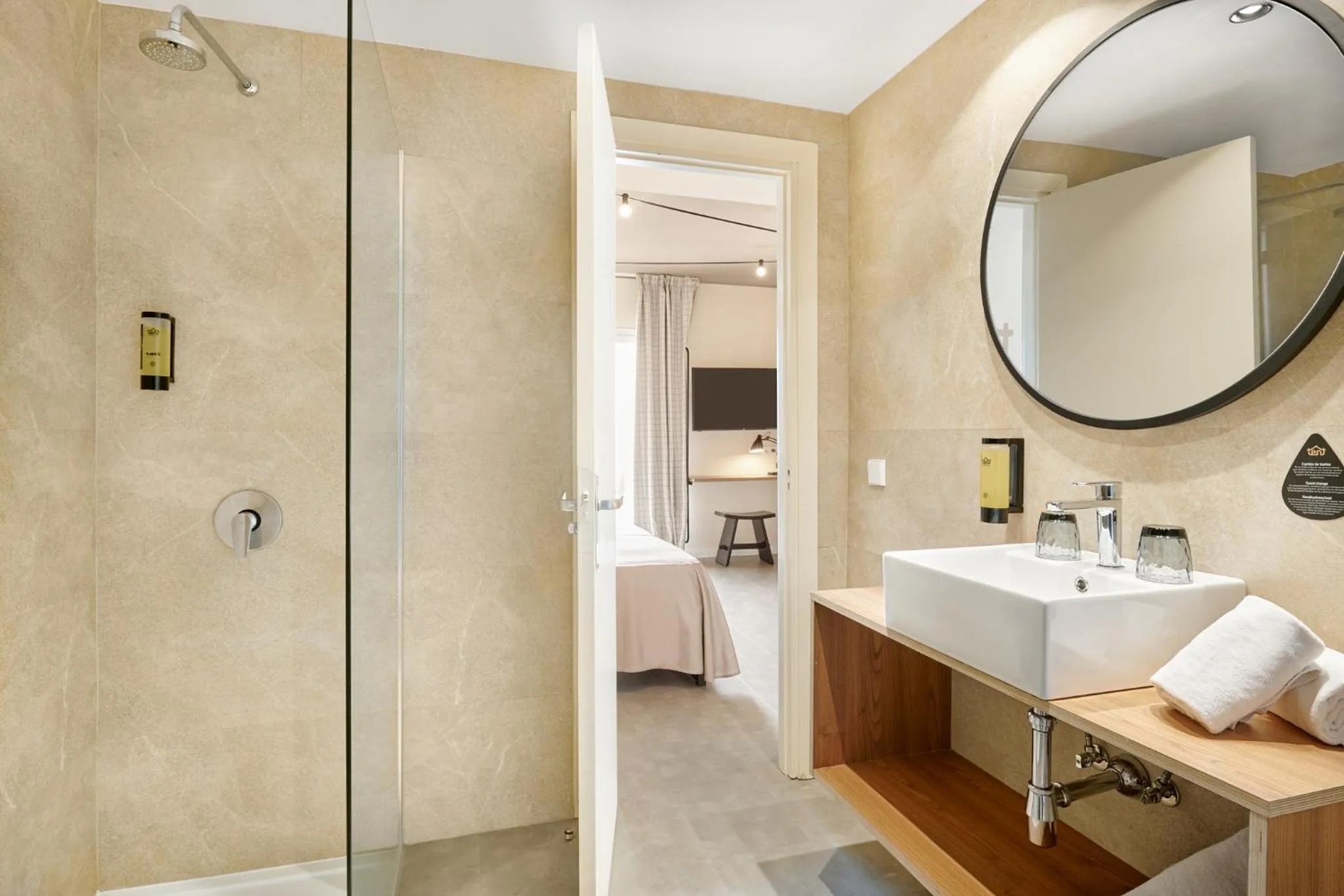 Shower in tent Palmanova