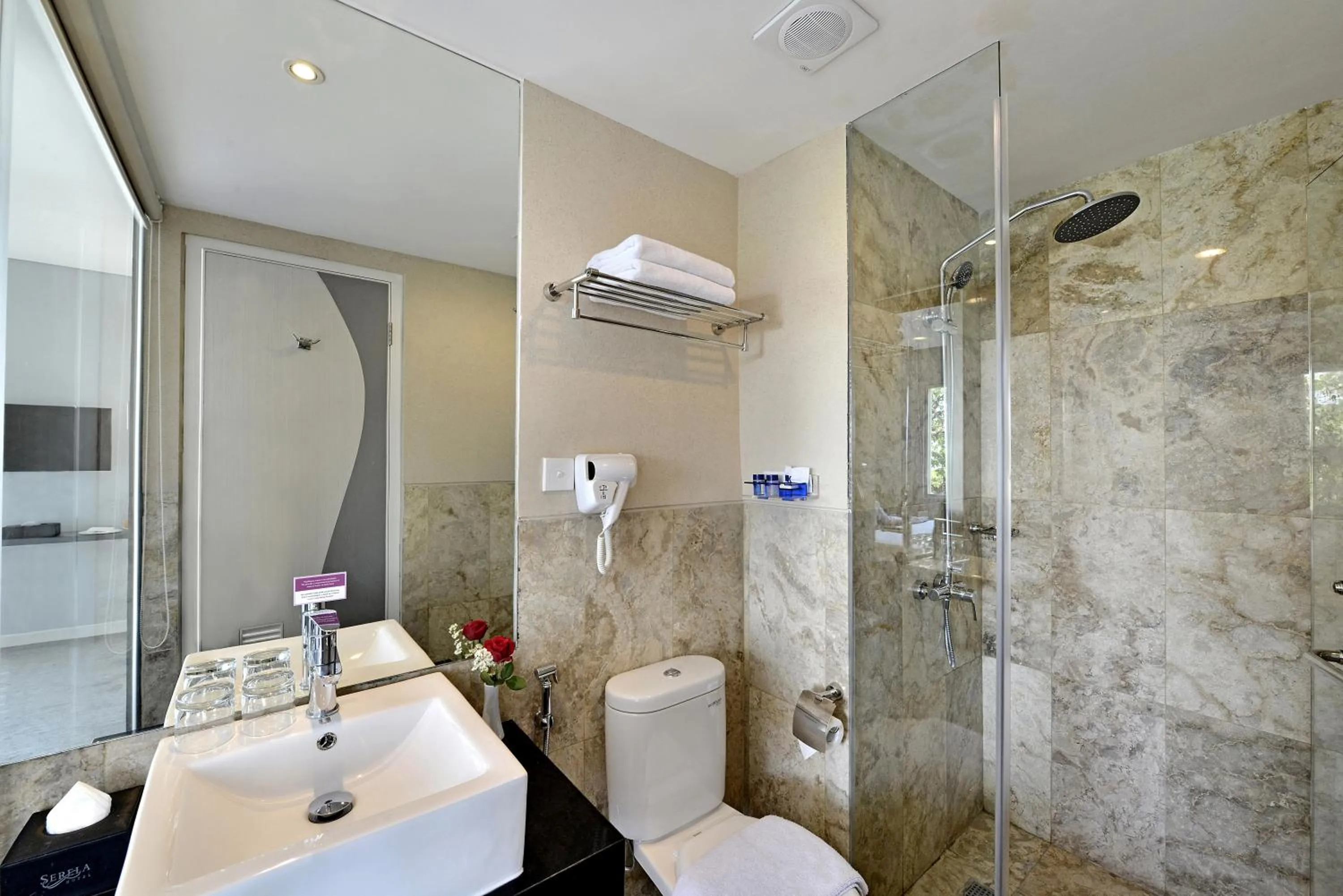 Bathroom in Serela Cihampelas by KAGUM Hotels