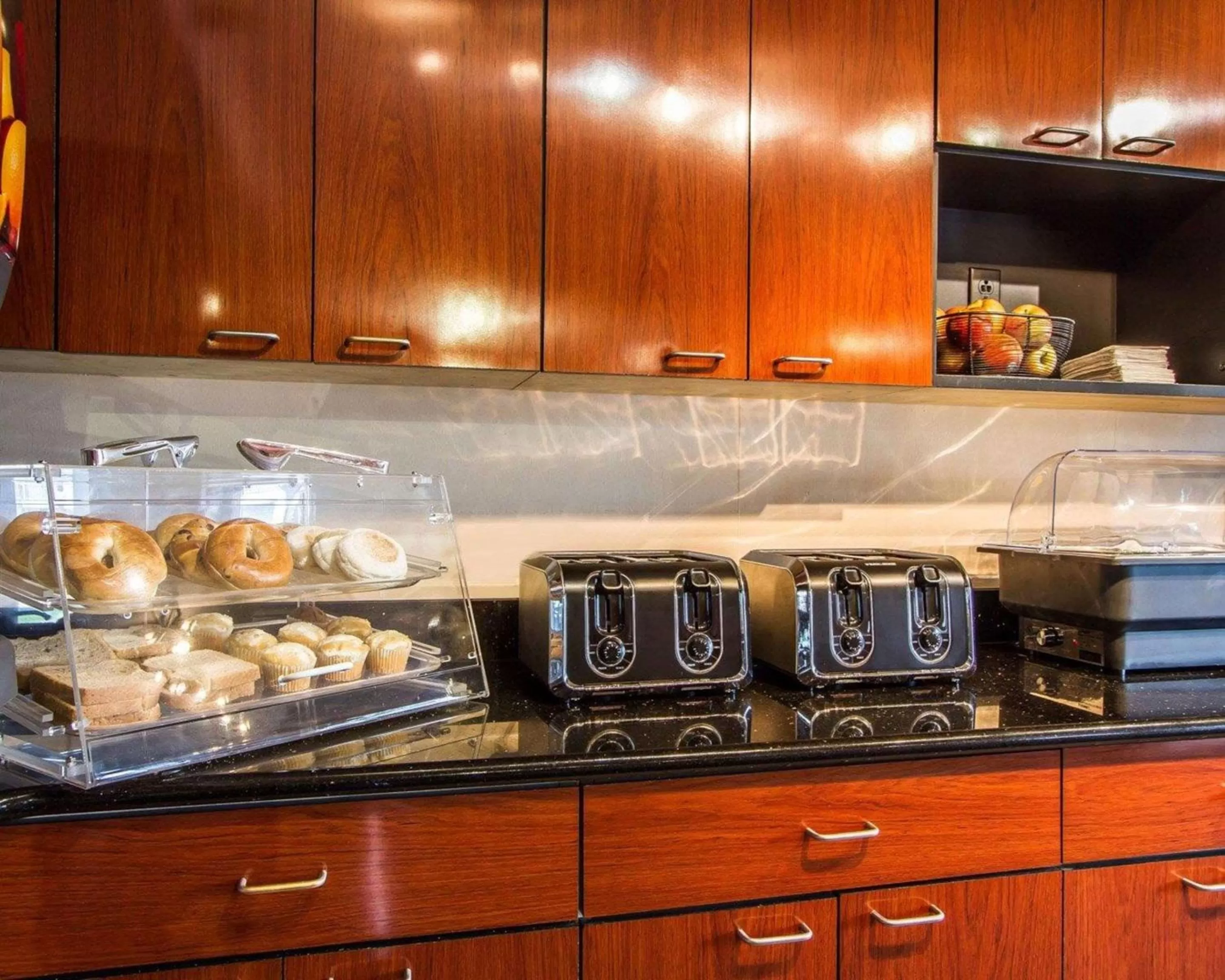 Restaurant/places to eat in Econo Lodge Freeport - Brunswick Area