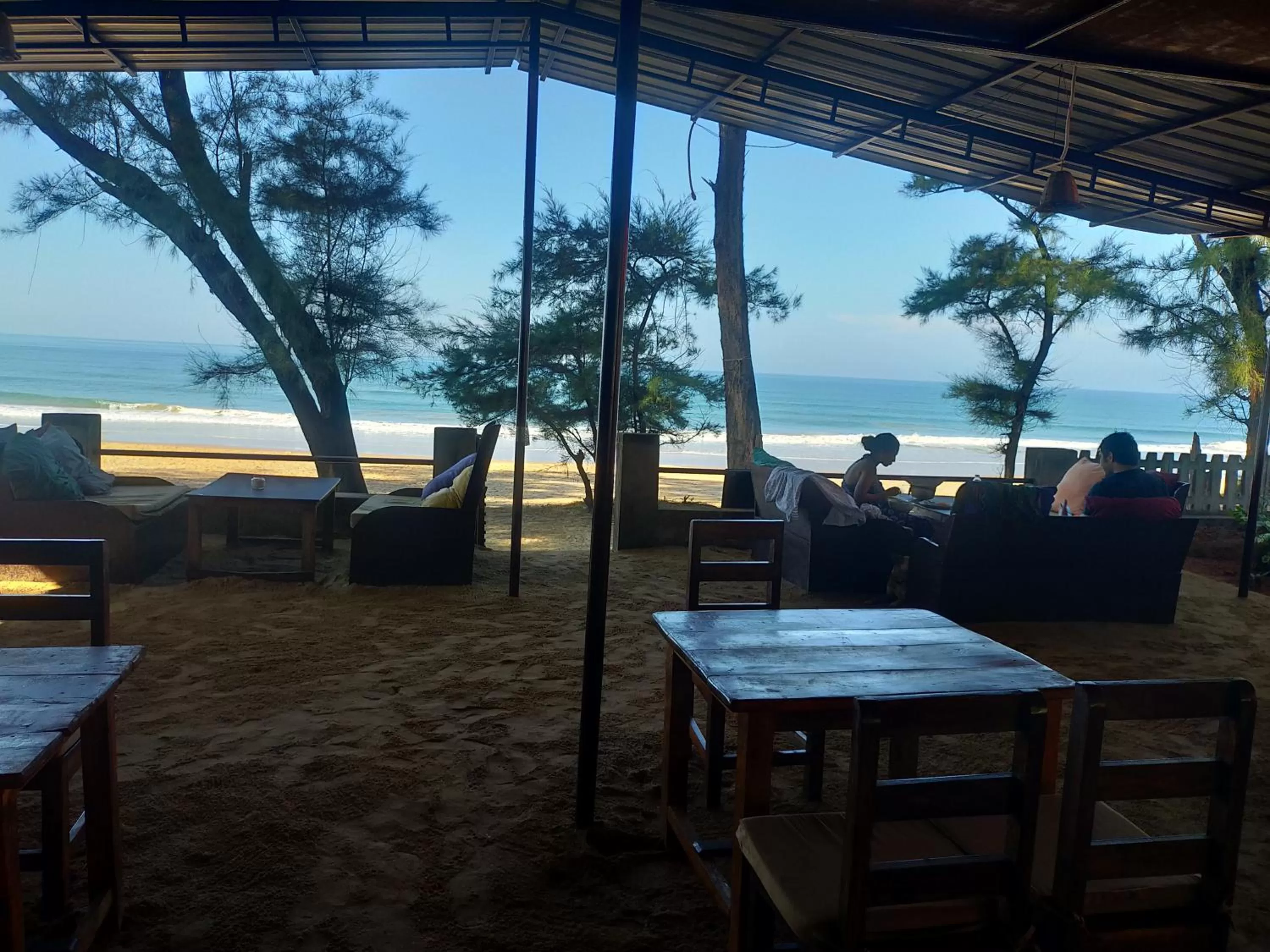 Restaurant/places to eat in Peace Garden Beach Resort