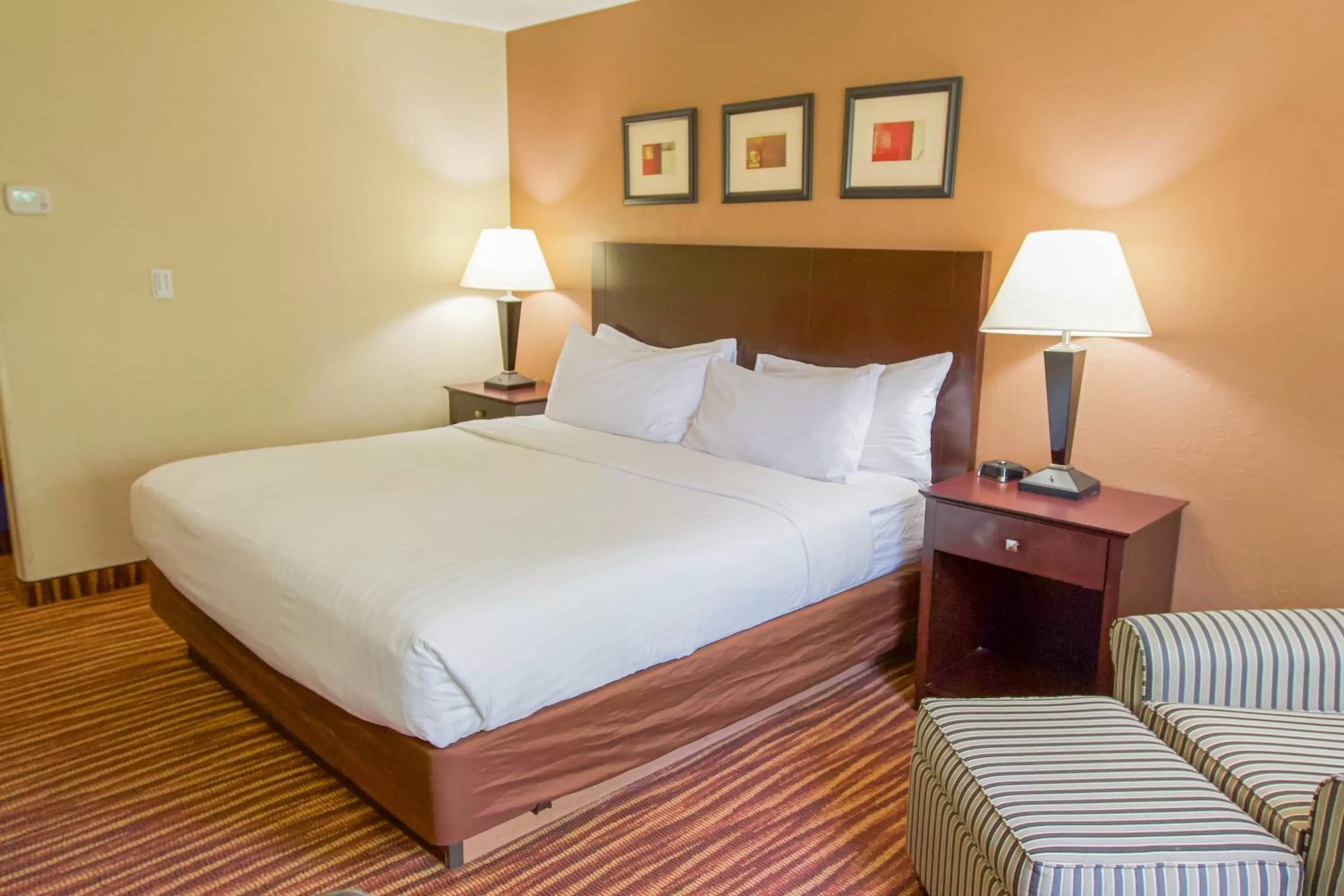 Bed in First Choice Inn at the Swell