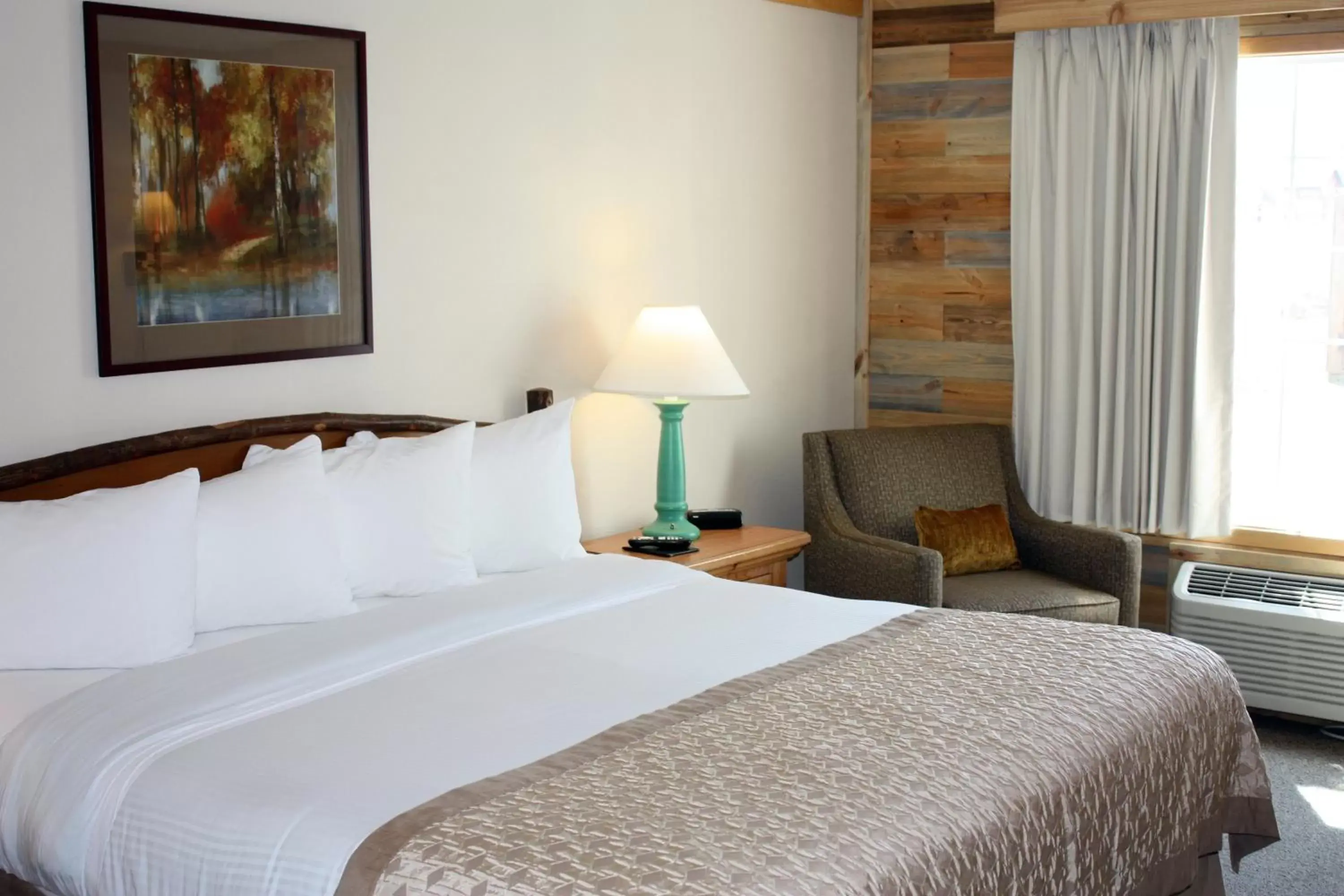 King Room with Sofa Bed in Flat Creek Lodge King Room with Sofa Bed in Flat Creek Lodge