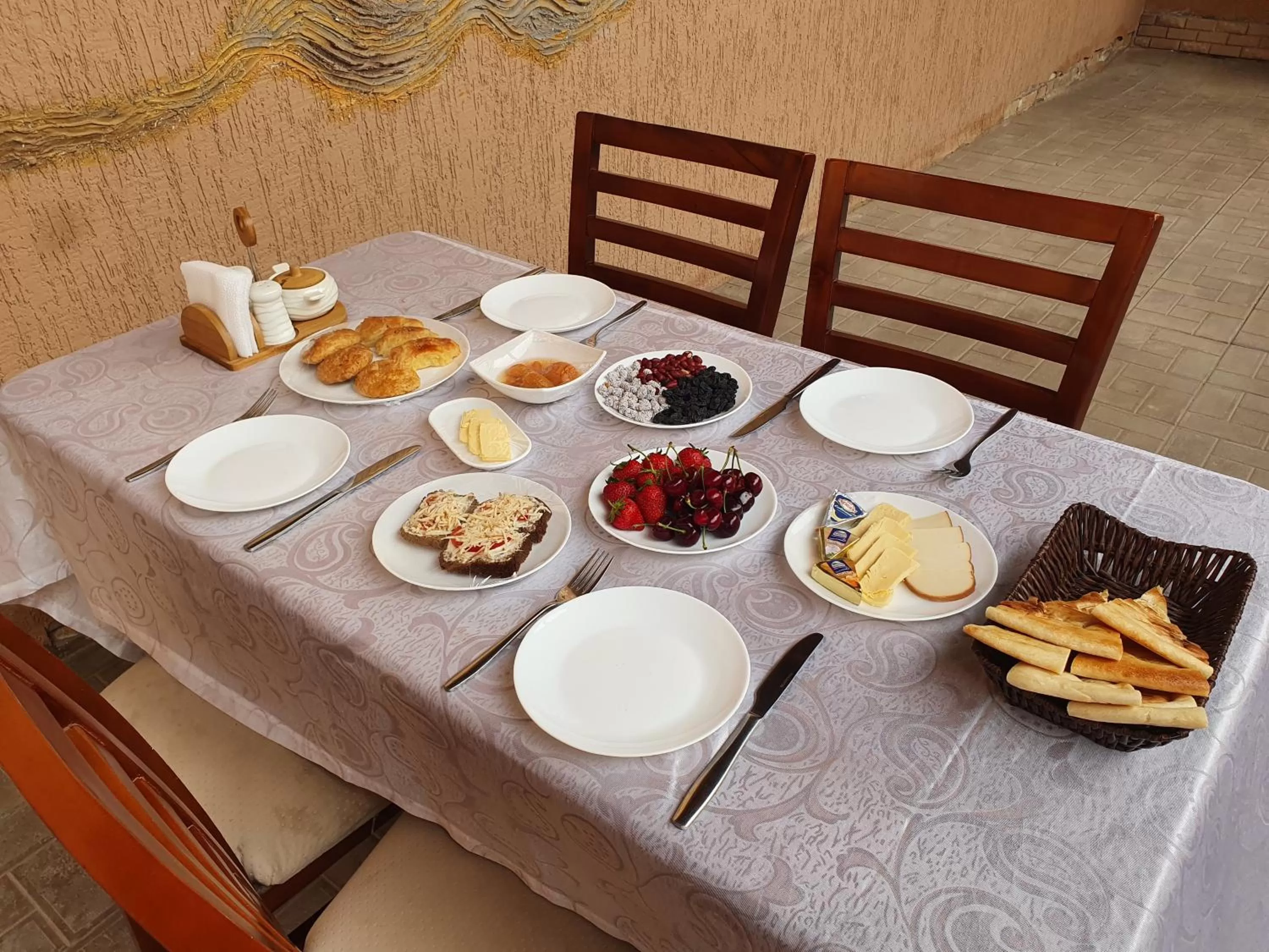 Breakfast in Caravan Hotel