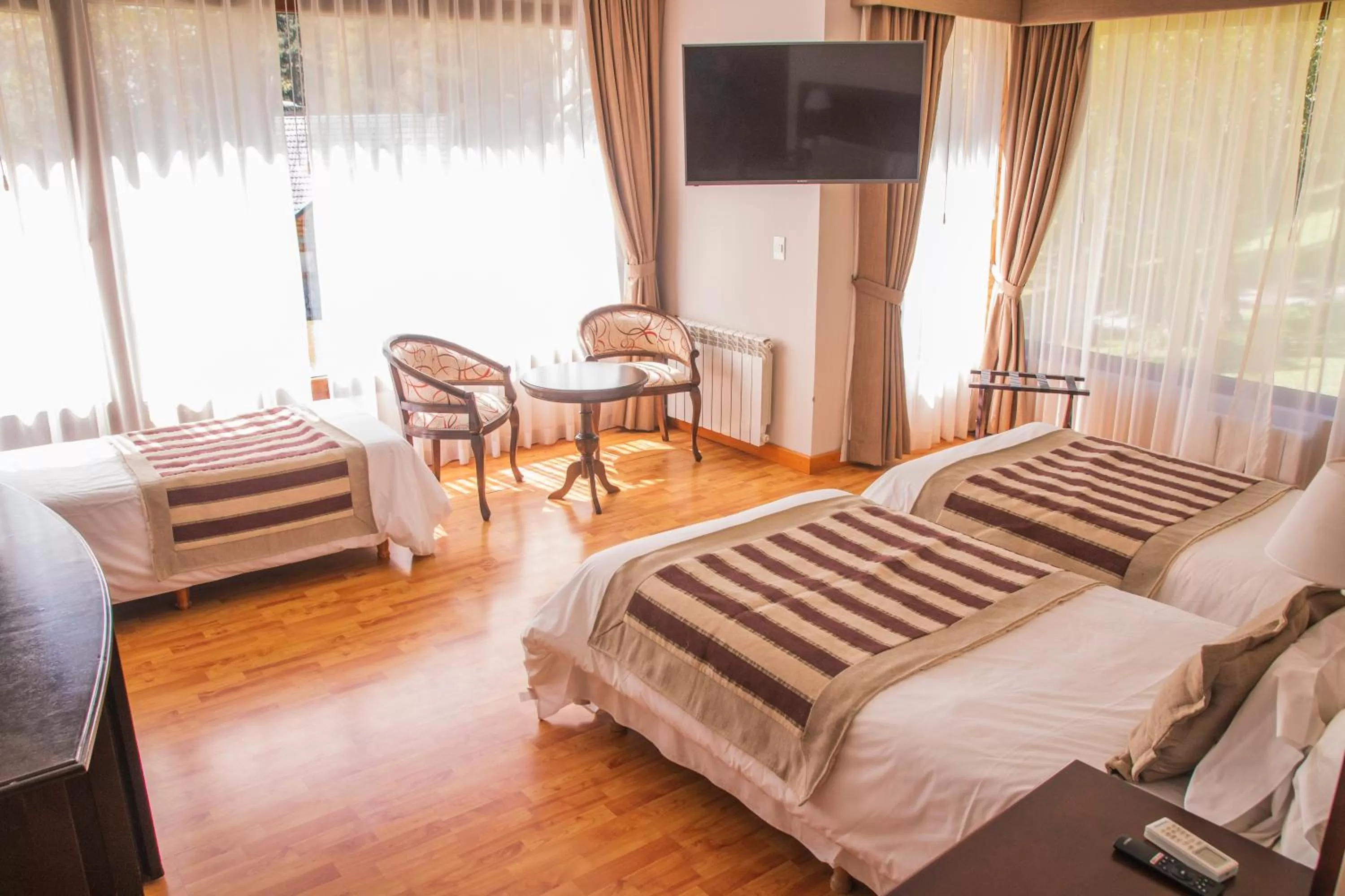 Photo of the whole room, Bed in Ruca Kuyen Golf & Resort