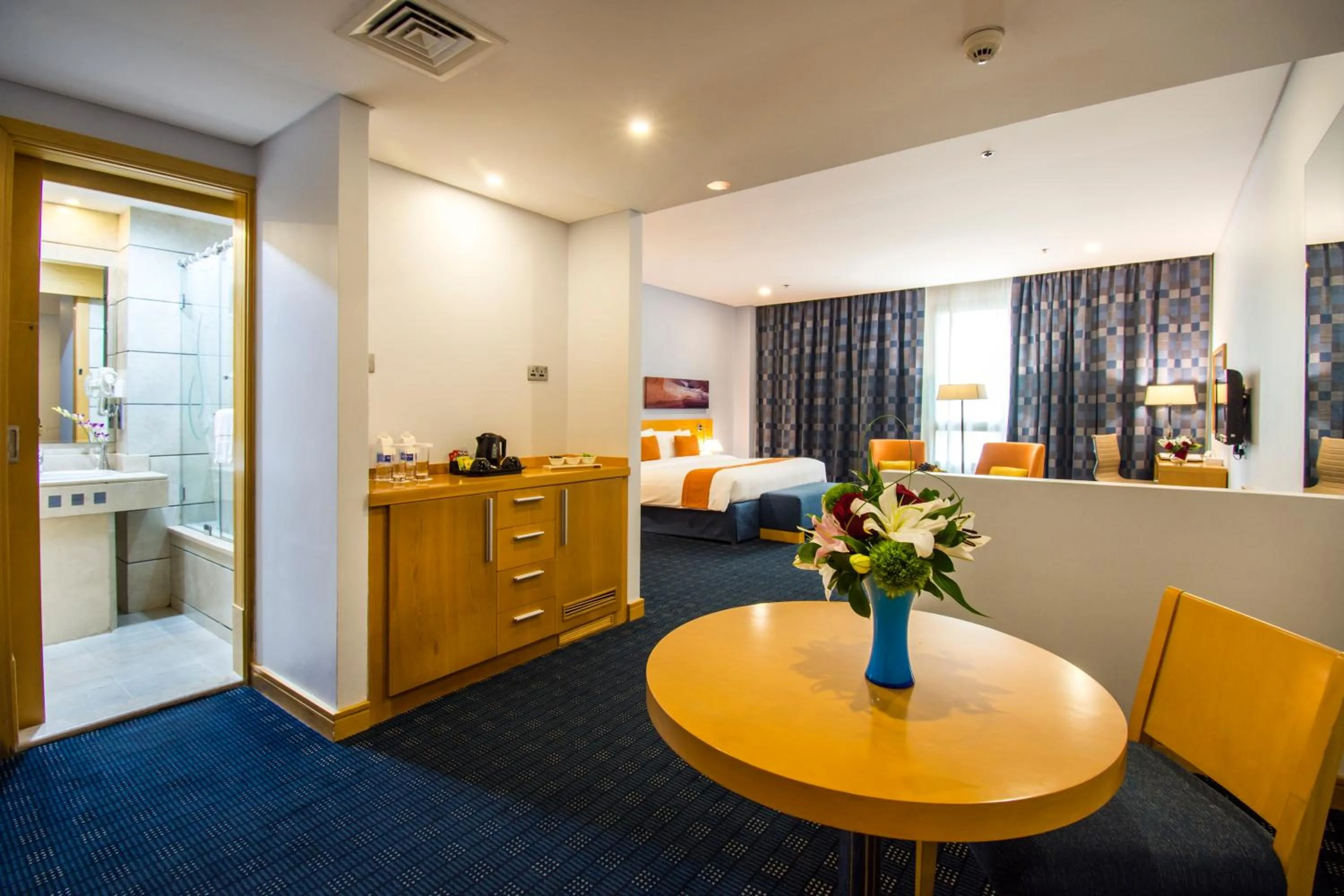 Living room, Bed in City Seasons Hotel & Suites Muscat