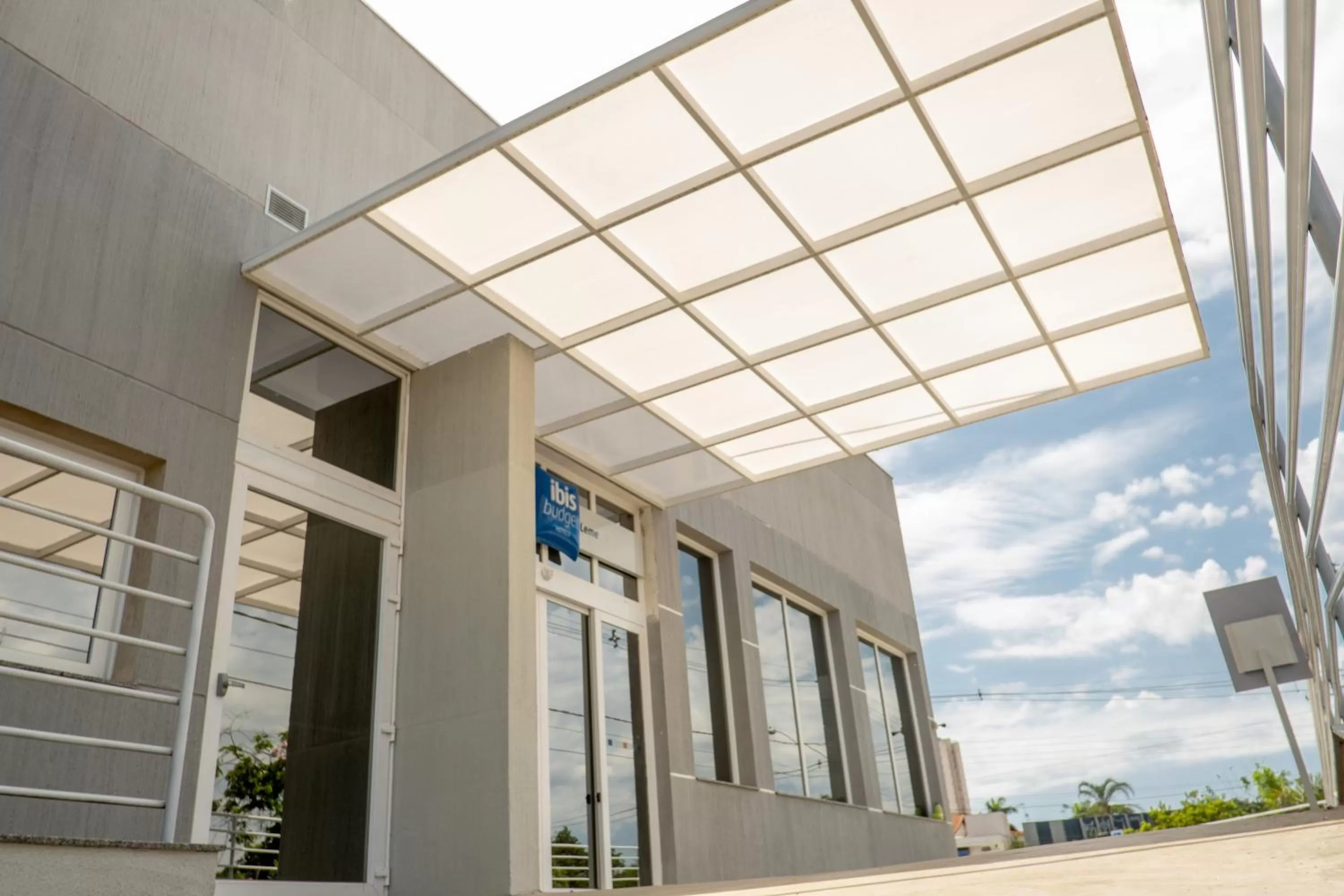 Property building in ibis budget Leme SP