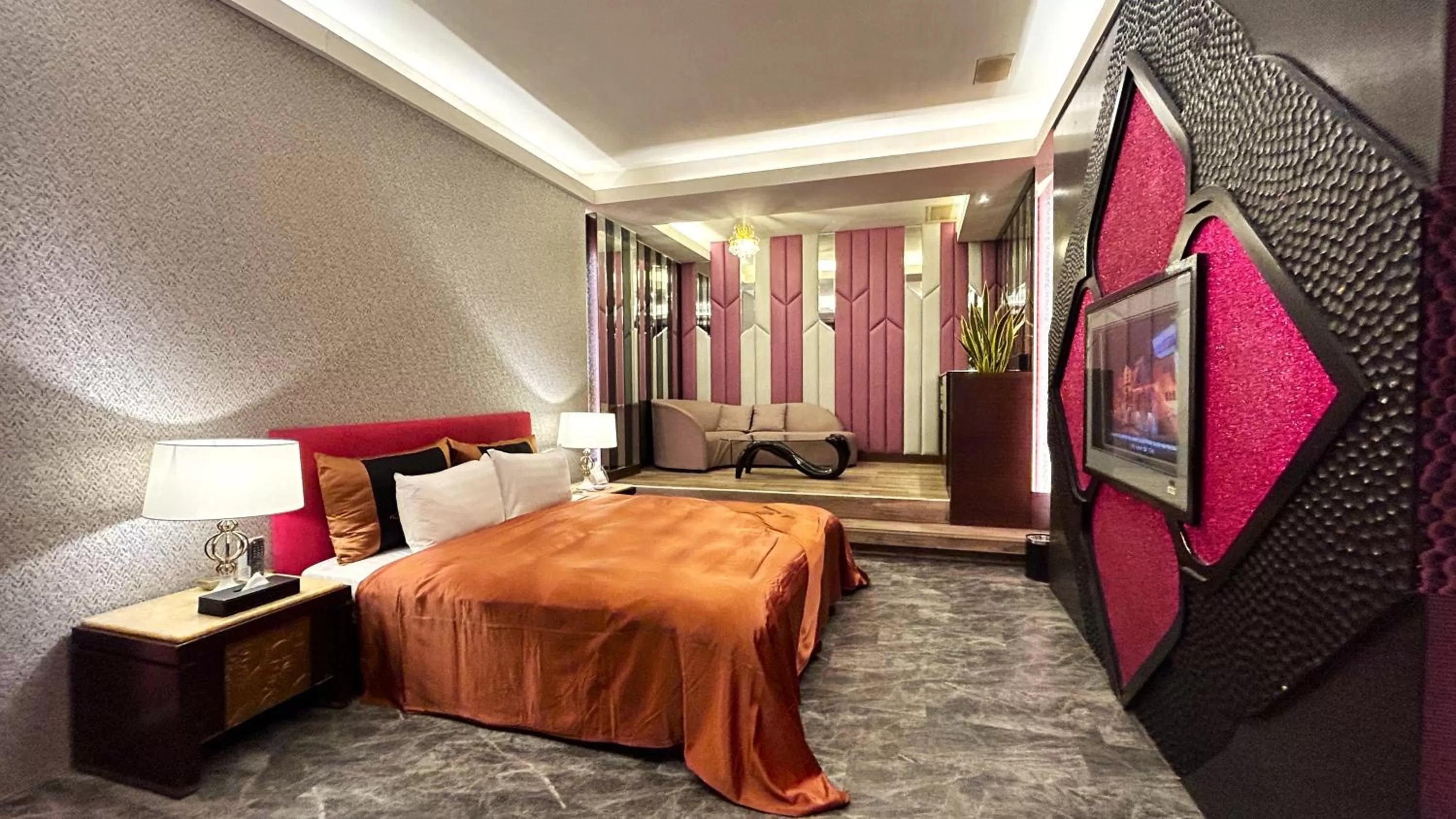 Photo of the whole room, Bed in Shining Motel