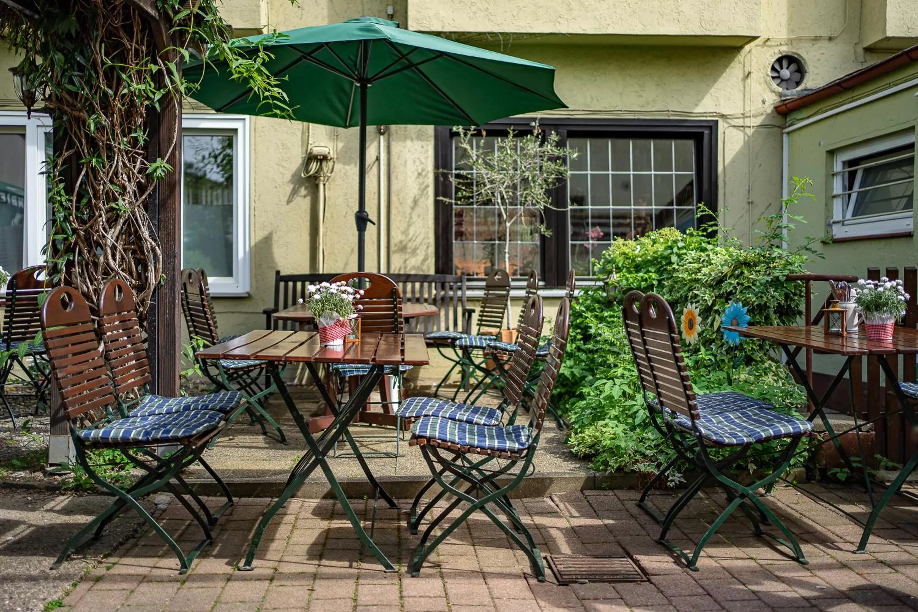 Patio in Zwehrener Hof