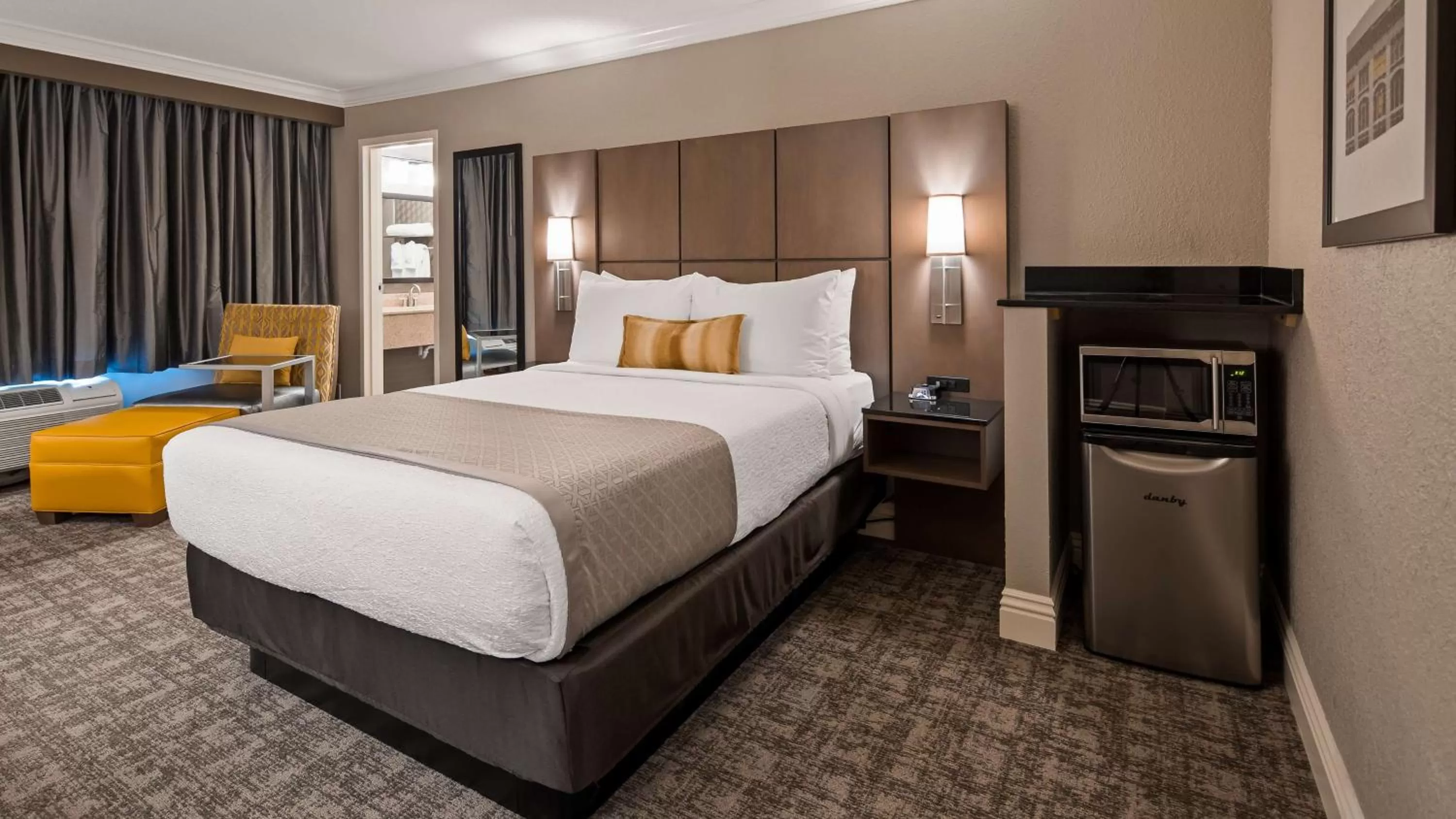 Coffee/tea facilities in Best Western Premier Airport/Expo Center Hotel