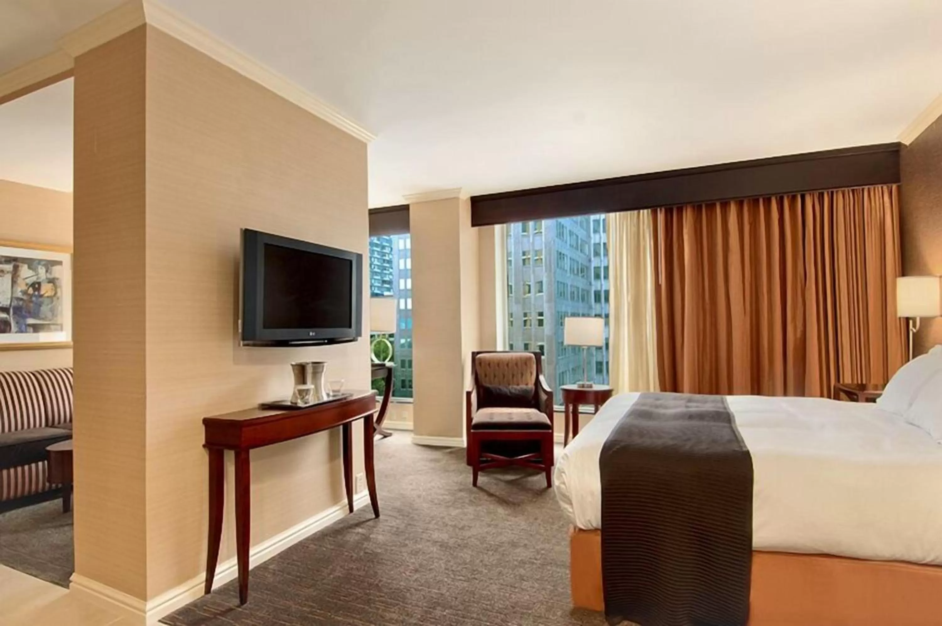 TV and multimedia, Bed in Wyndham Grand Pittsburgh