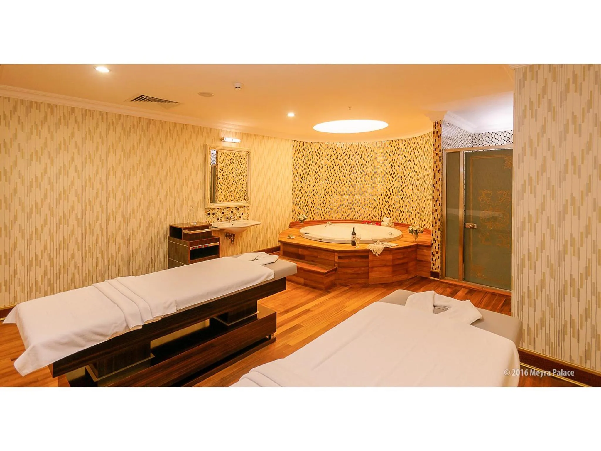 Spa and wellness centre/facilities, Bed in Meyra Palace
