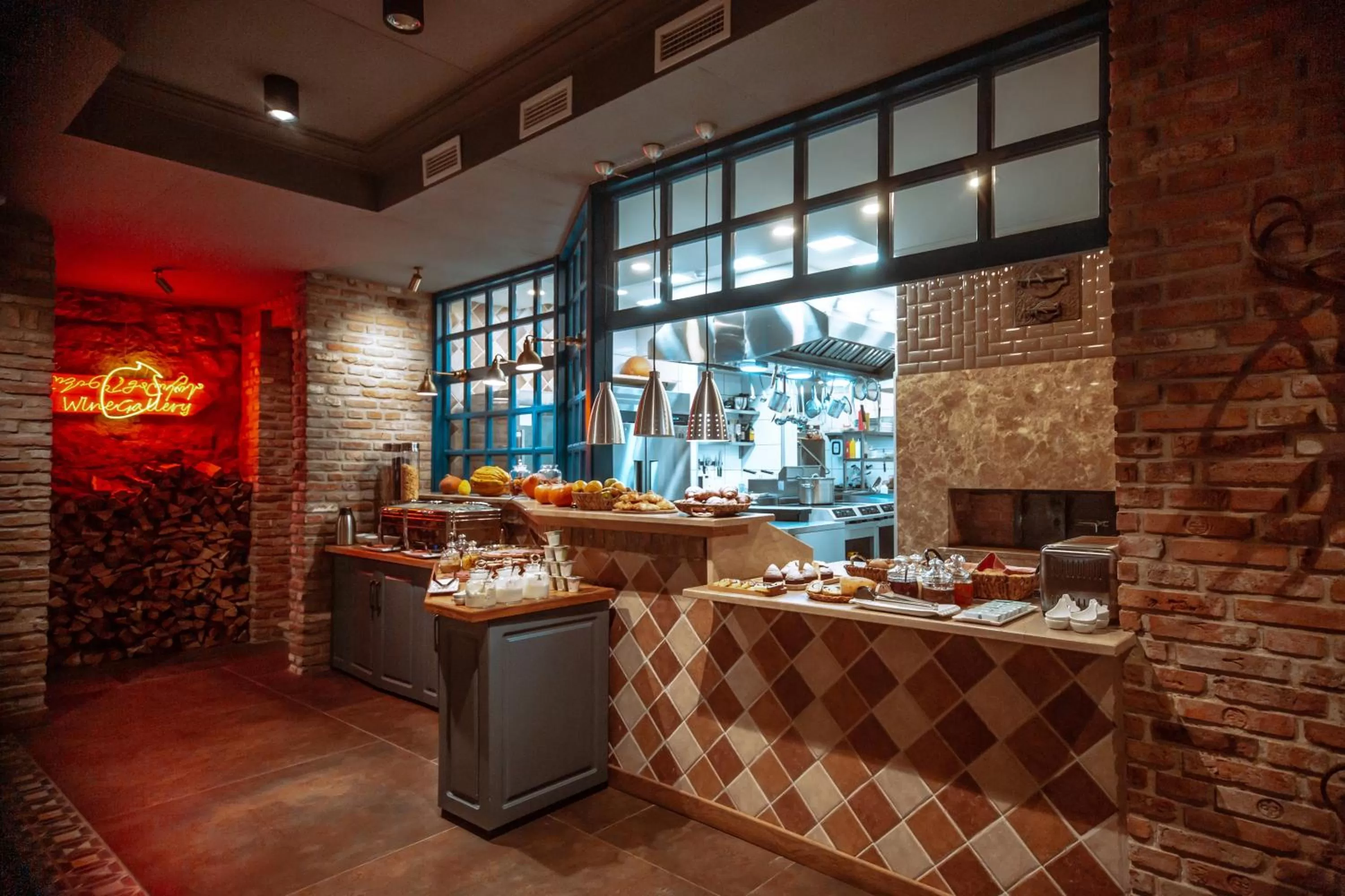 Restaurant/places to eat in Grand Opera Hotel