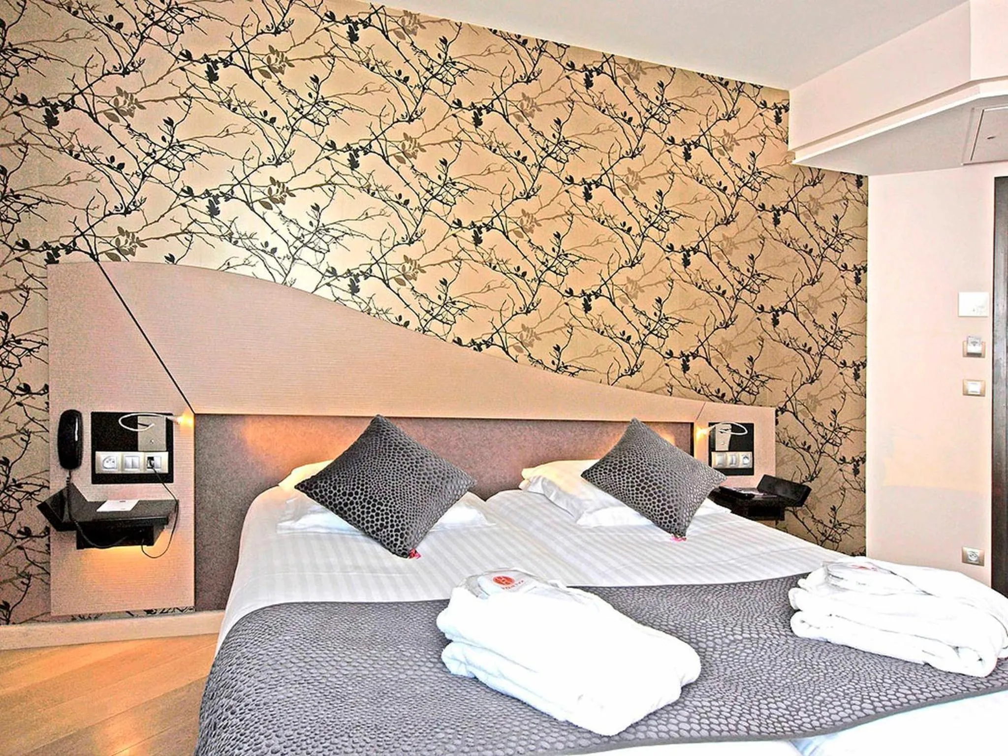 Comfort Double Room Courtyard Side in Hôtel Hor Europe