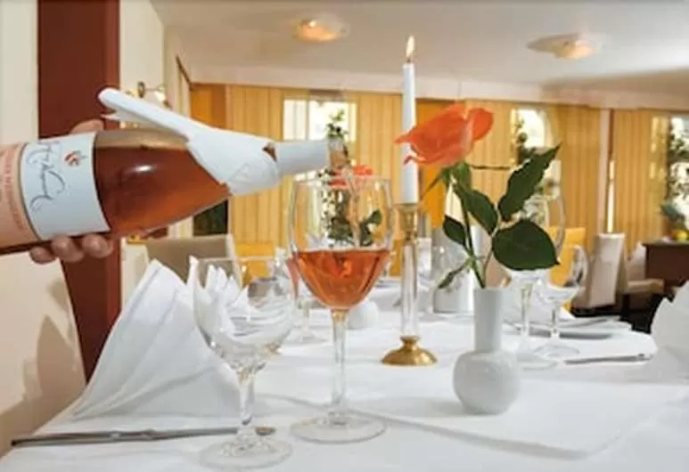 Restaurant/places to eat in Central Boutique Hotel