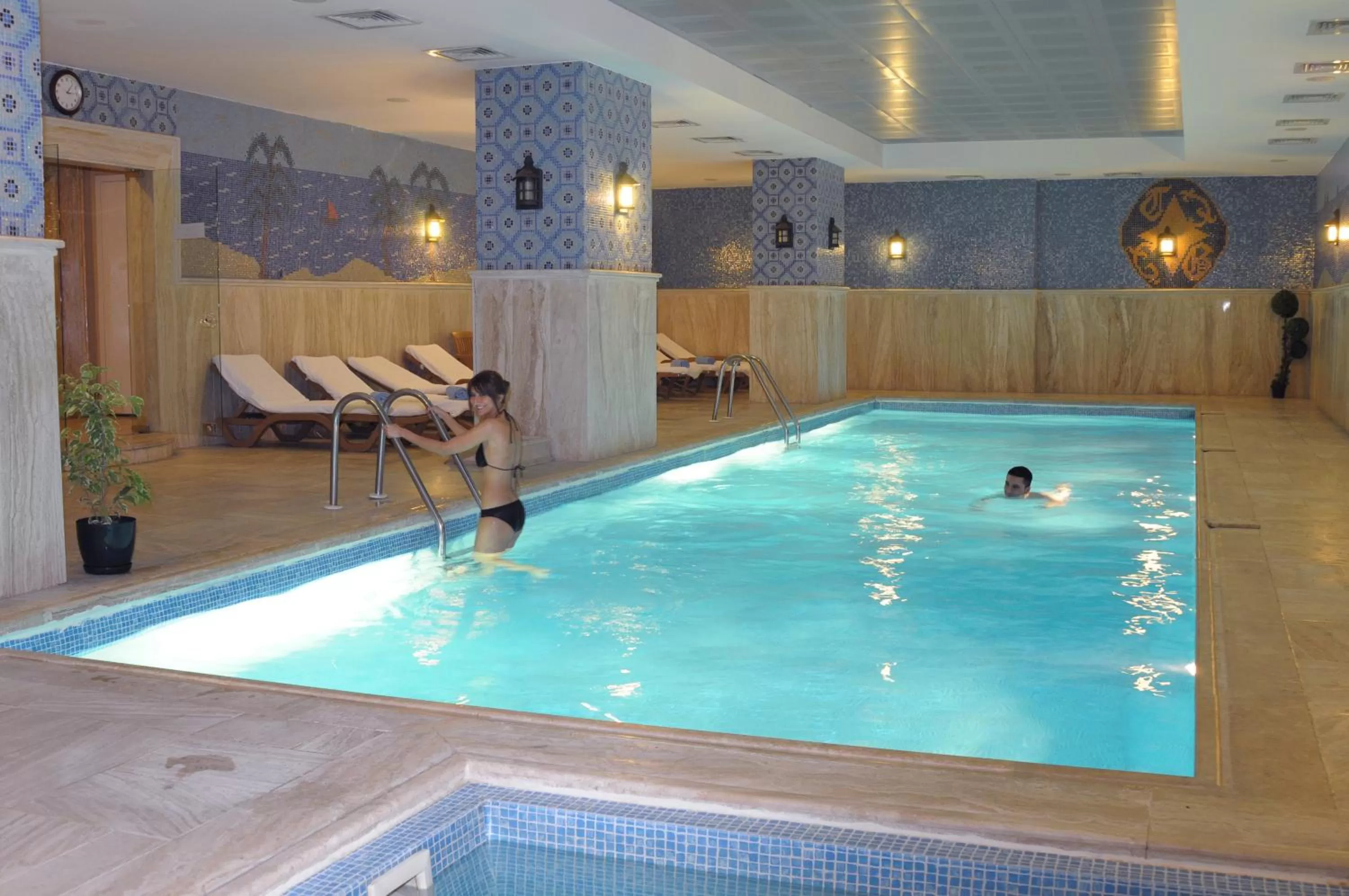Swimming pool in Taksim Gonen Hotel