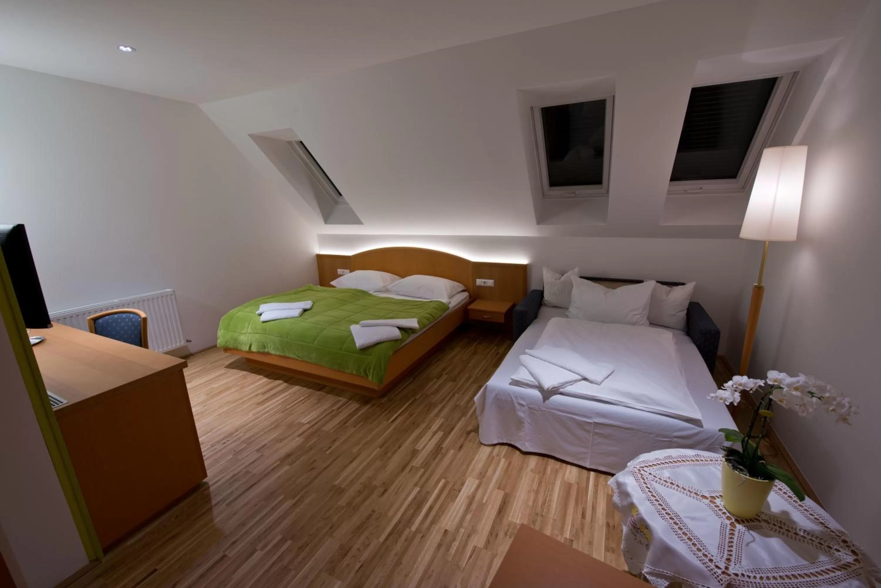 Bedroom, Bed in Hotel Restaurant Meyer