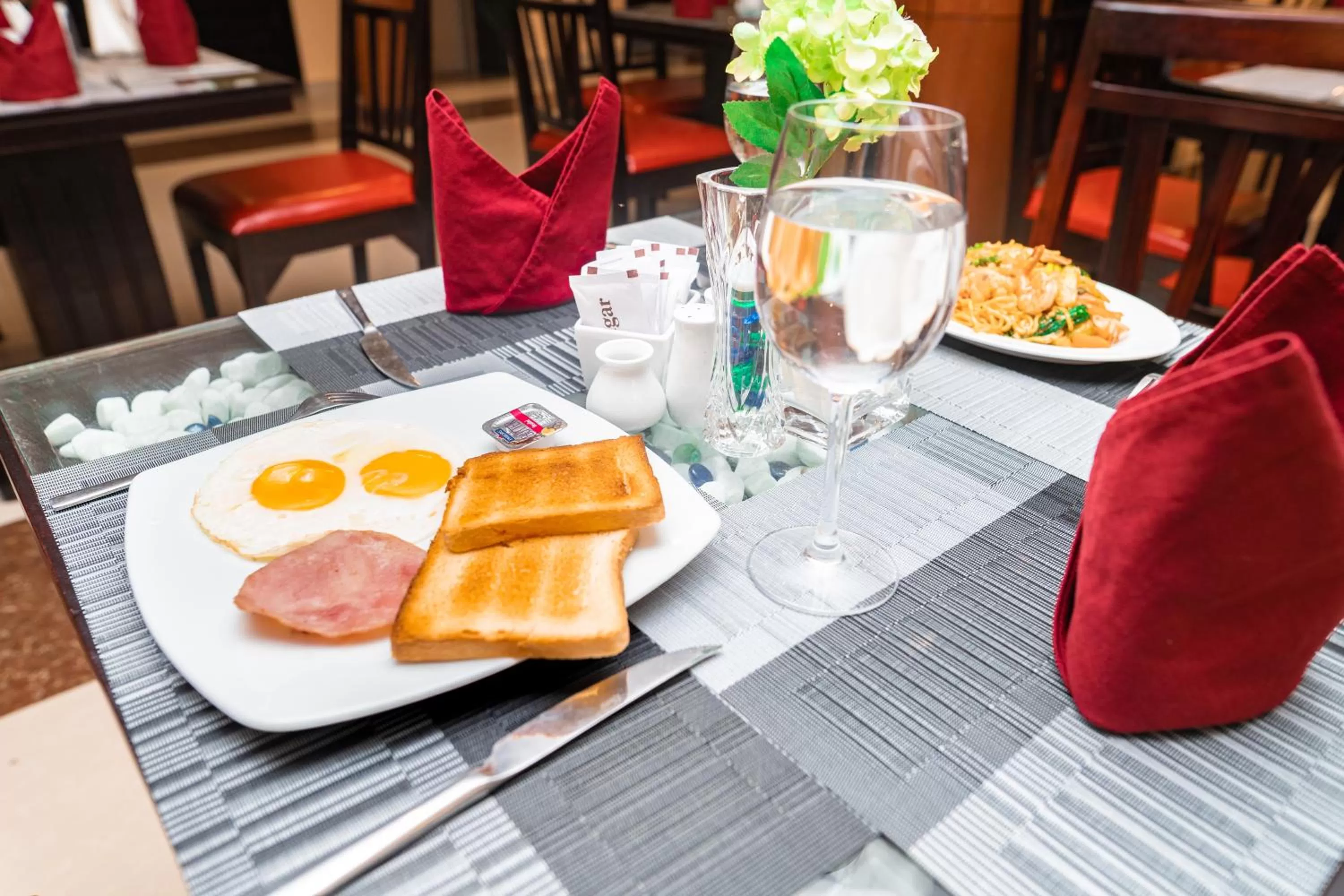 Food and drinks in Silver Mounts Hotel