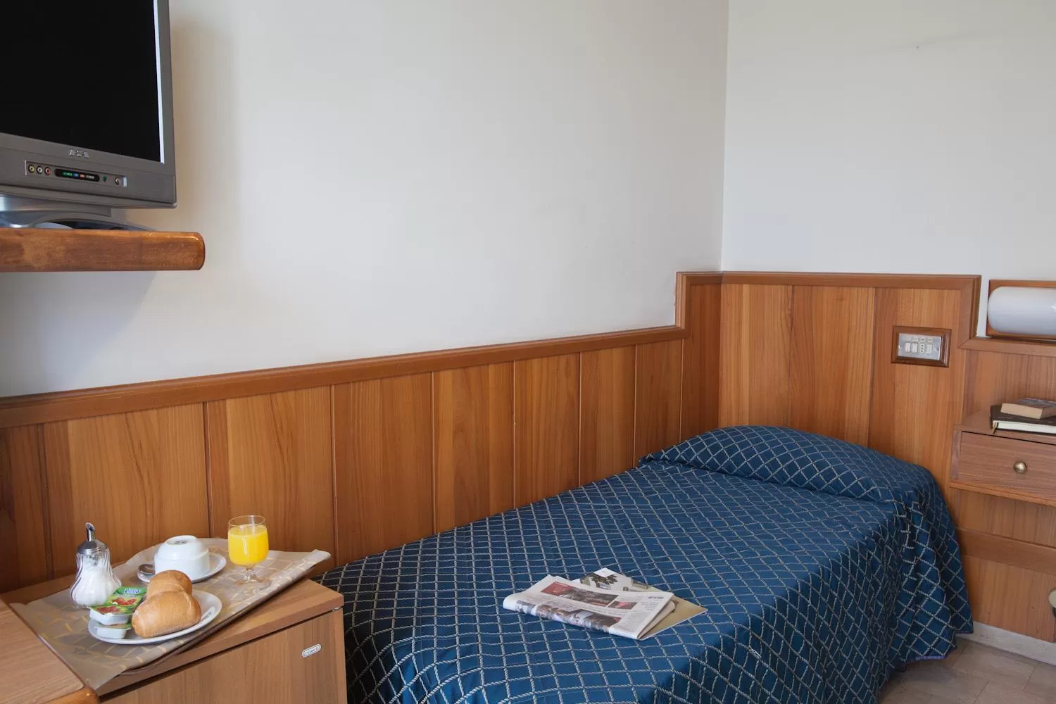 Bed in AUTO PARK Hotel