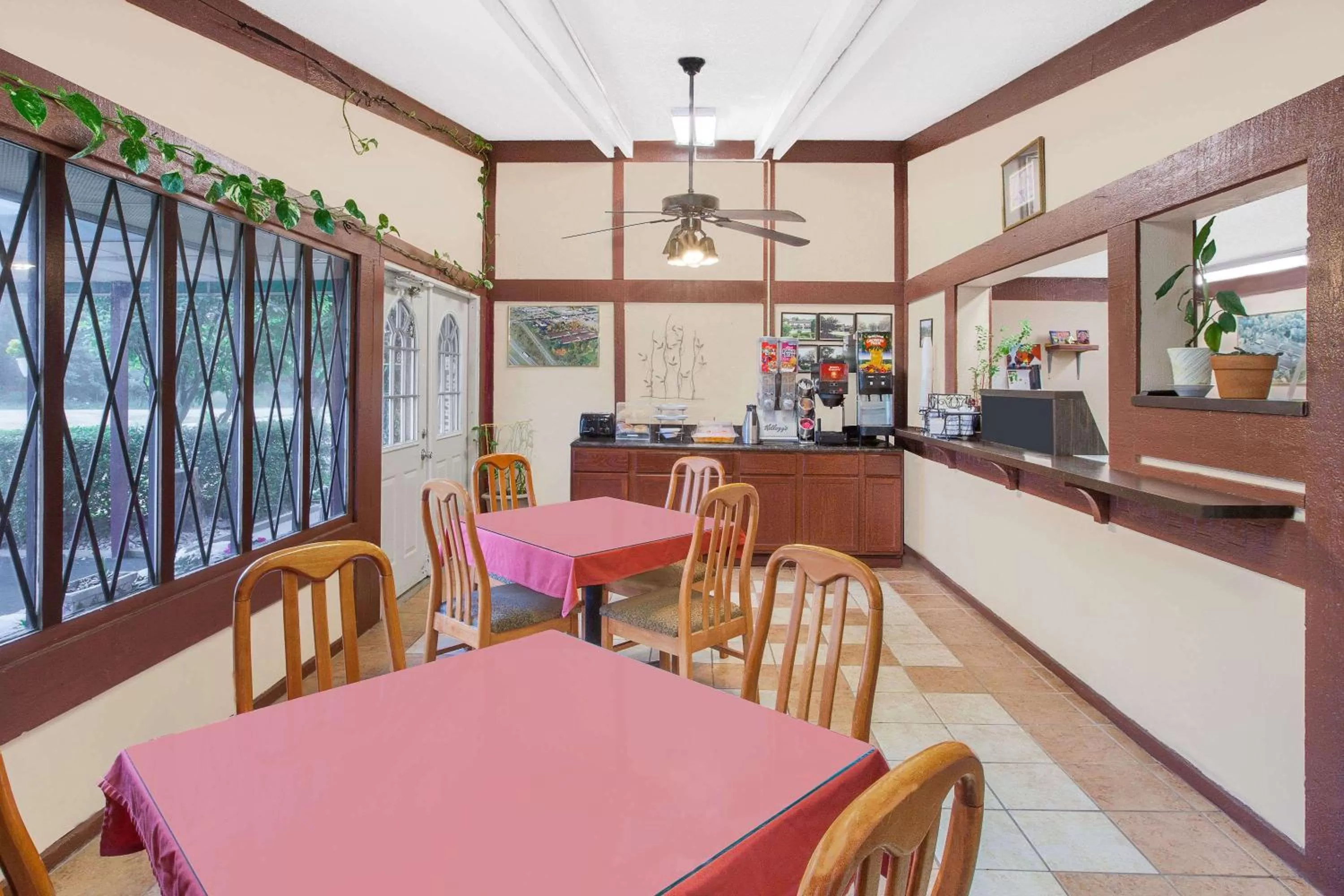 Lobby or reception in Knights Inn - Battle Creek