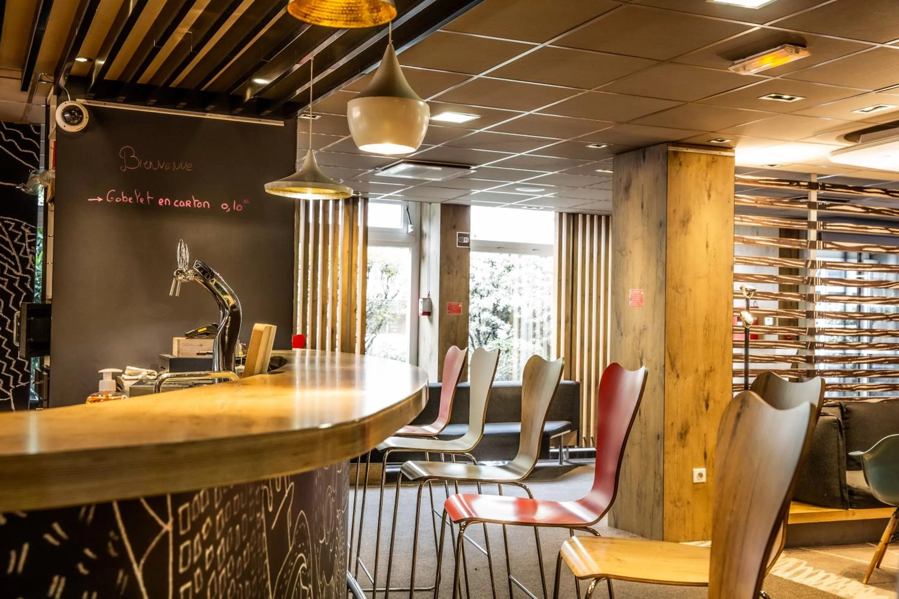 Lounge or bar in ibis Paris Porte D'Orleans