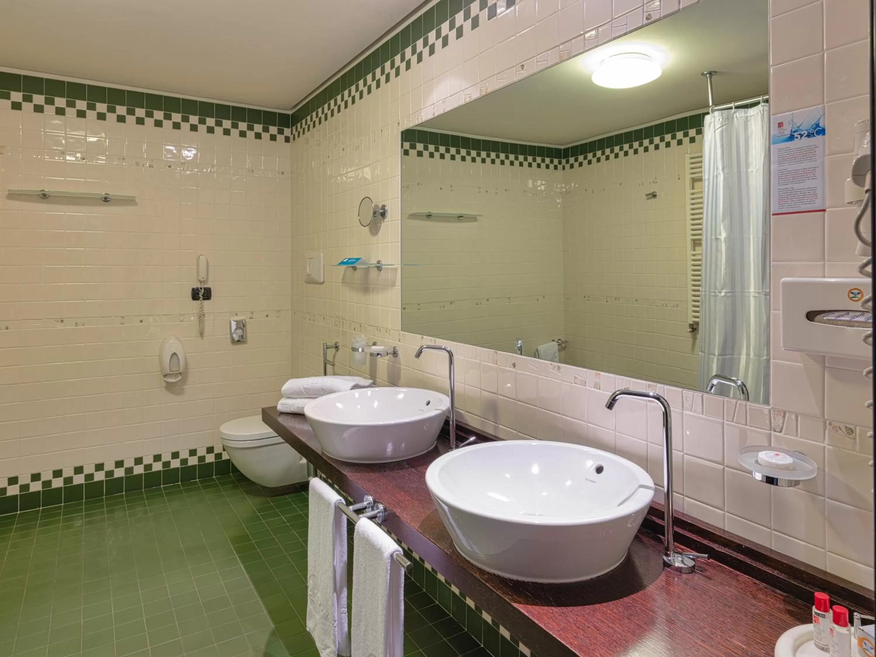 Bathroom in Active Hotel Paradiso
