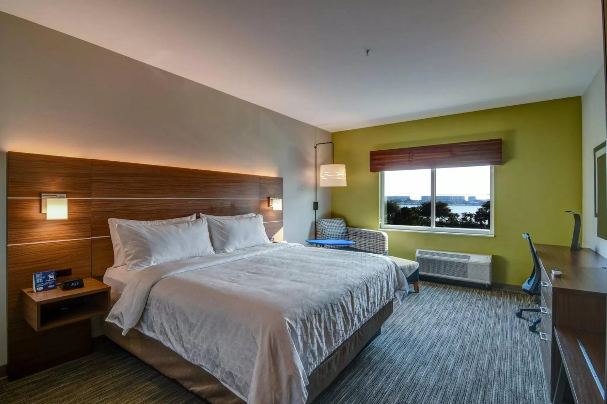 Bedroom, Bed in Holiday Inn Express - Fort Walton Beach Central by IHG