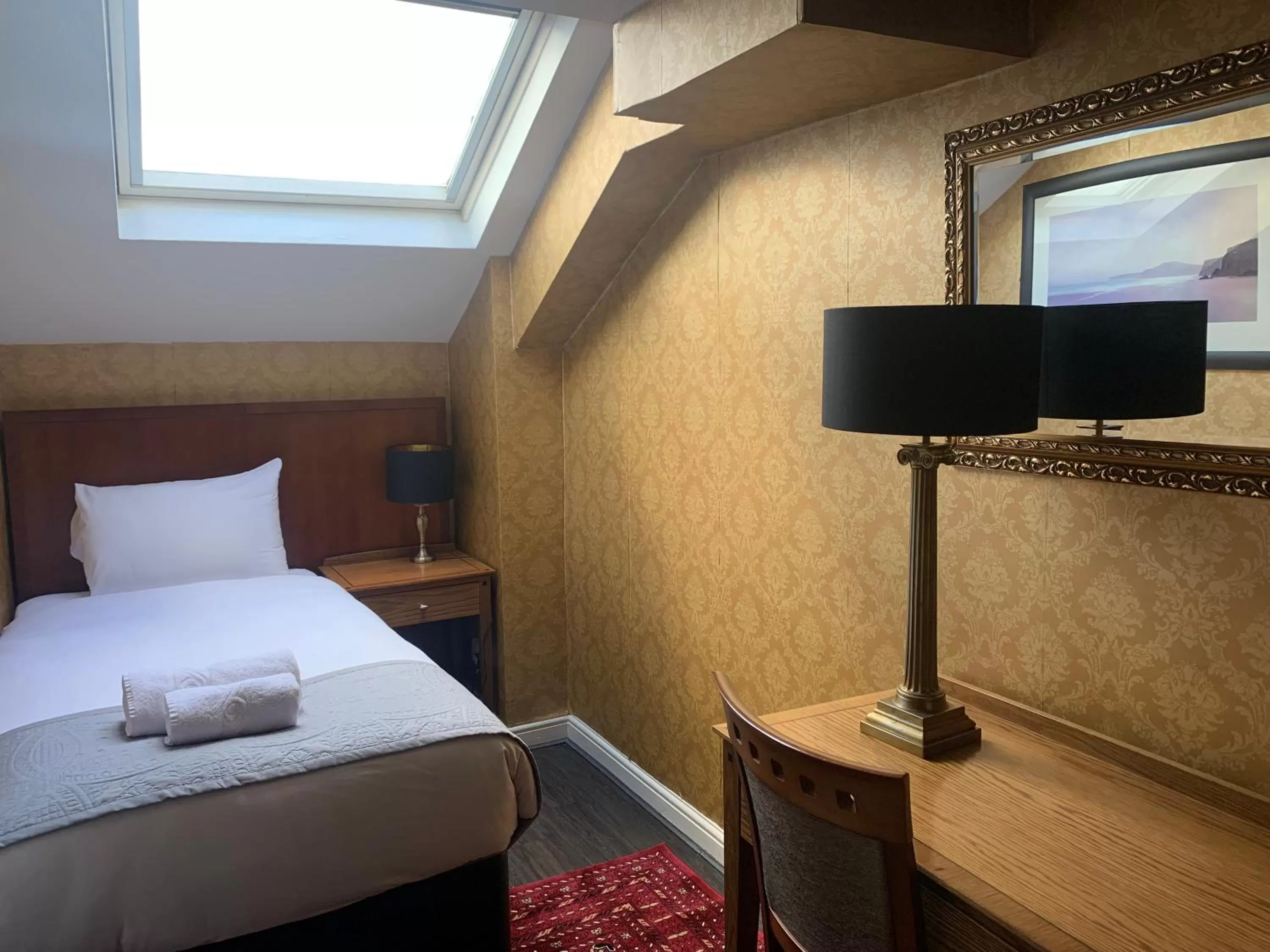 Bedroom, Bed in Beech Mount Hotel - Free Parking