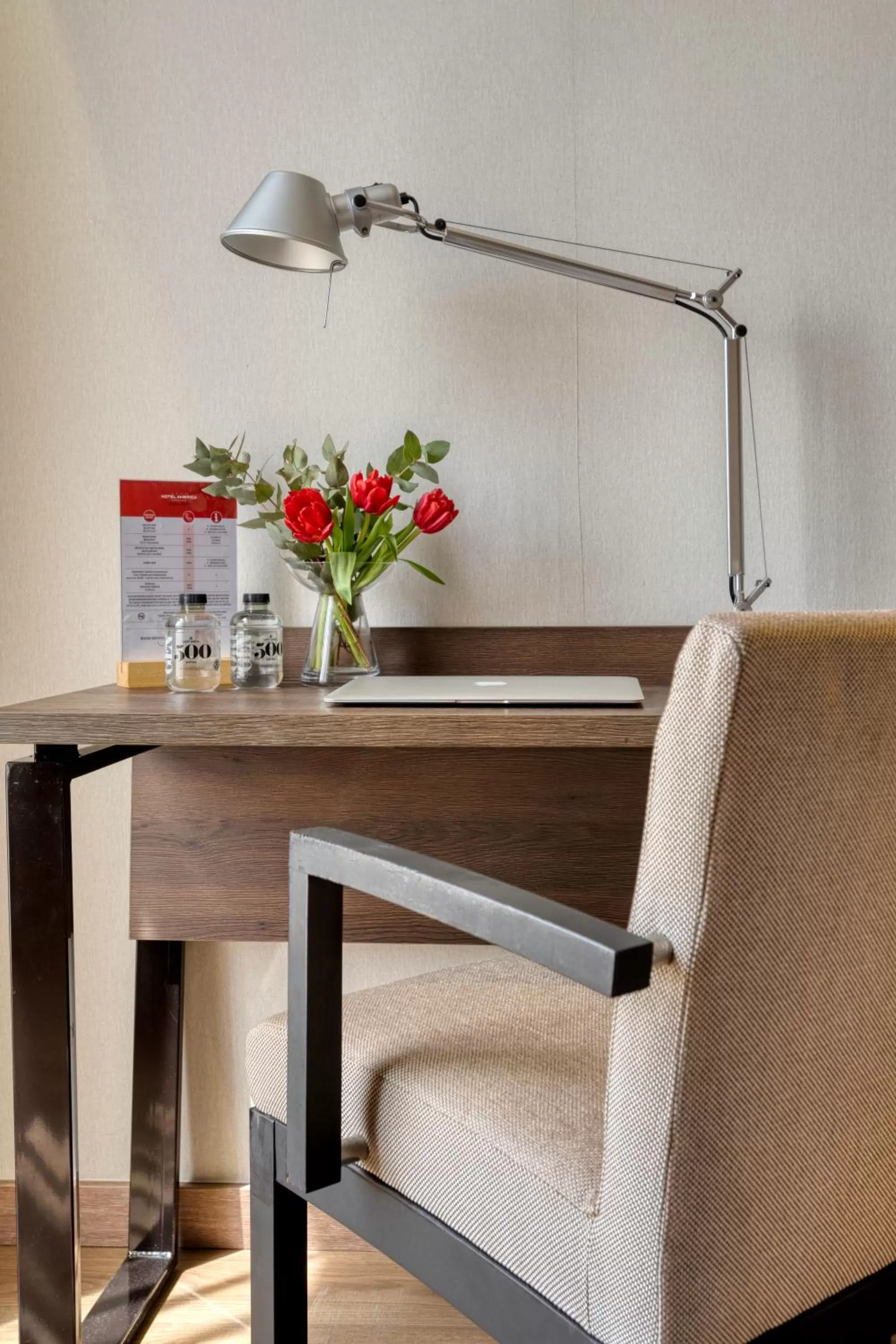 Seating area in Hotel America Barcelona