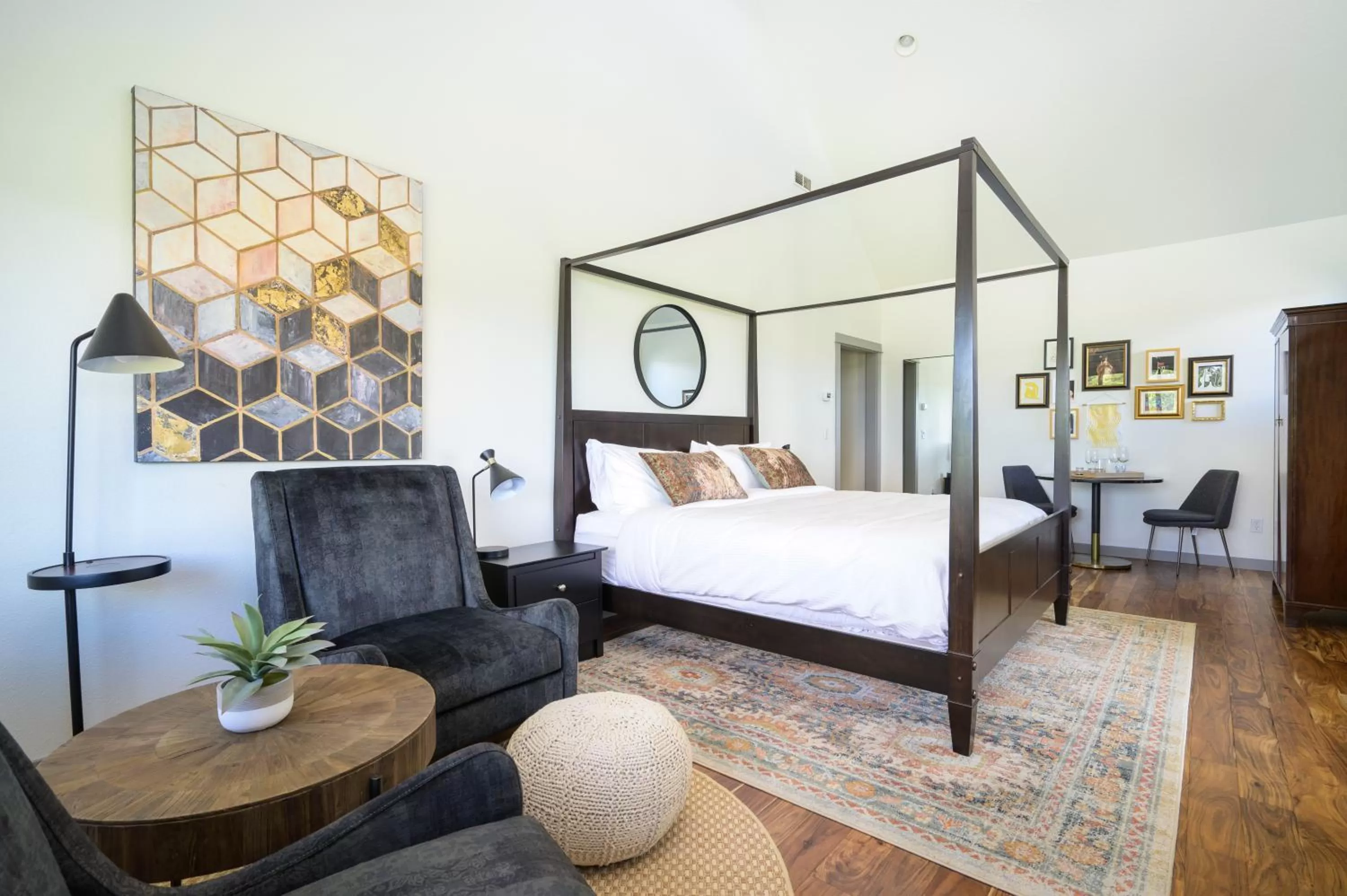 Bedroom, Bed in The Setting Inn Willamette Valley