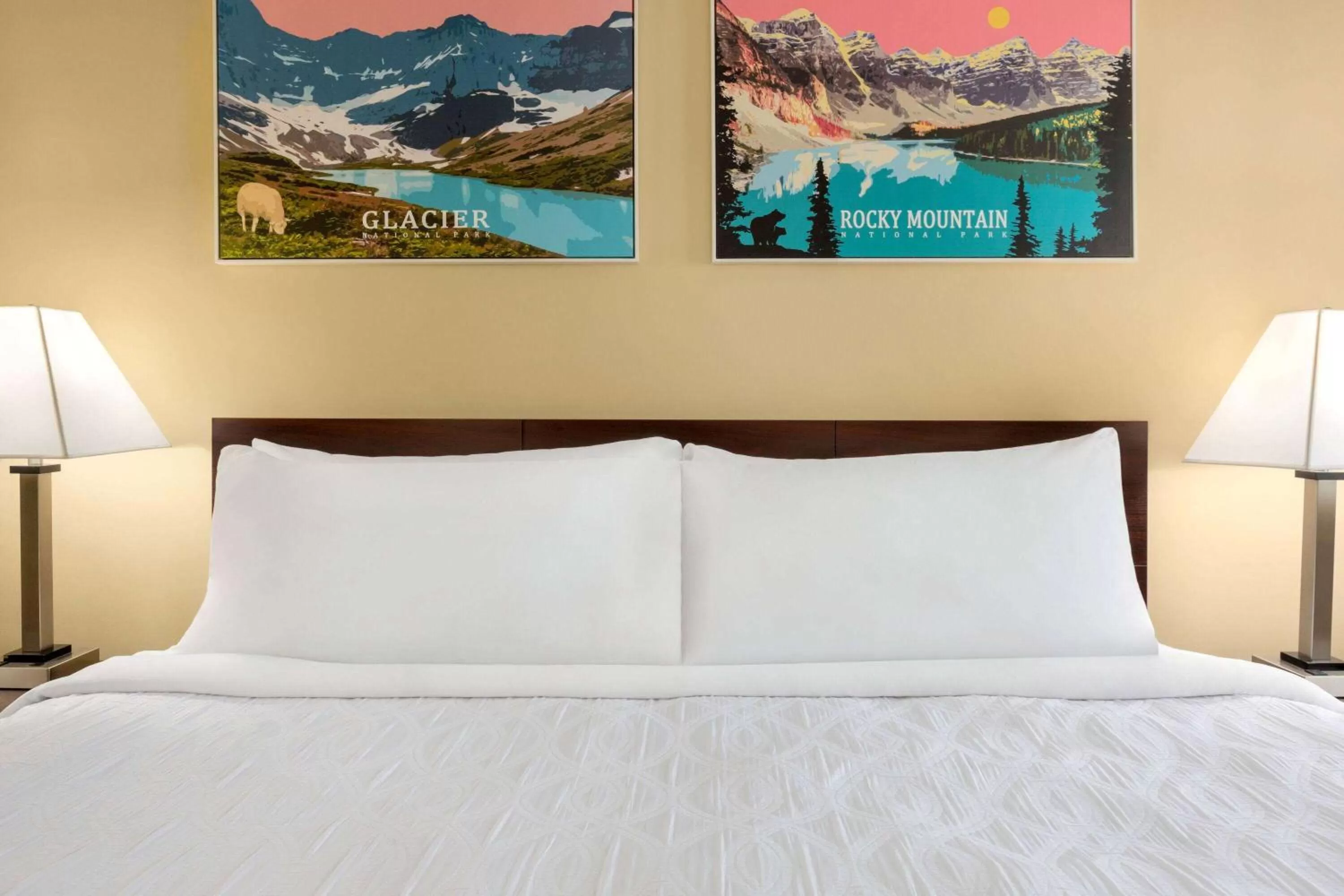 Bedroom, Bed in Travelodge by Wyndham Presidio San Francisco