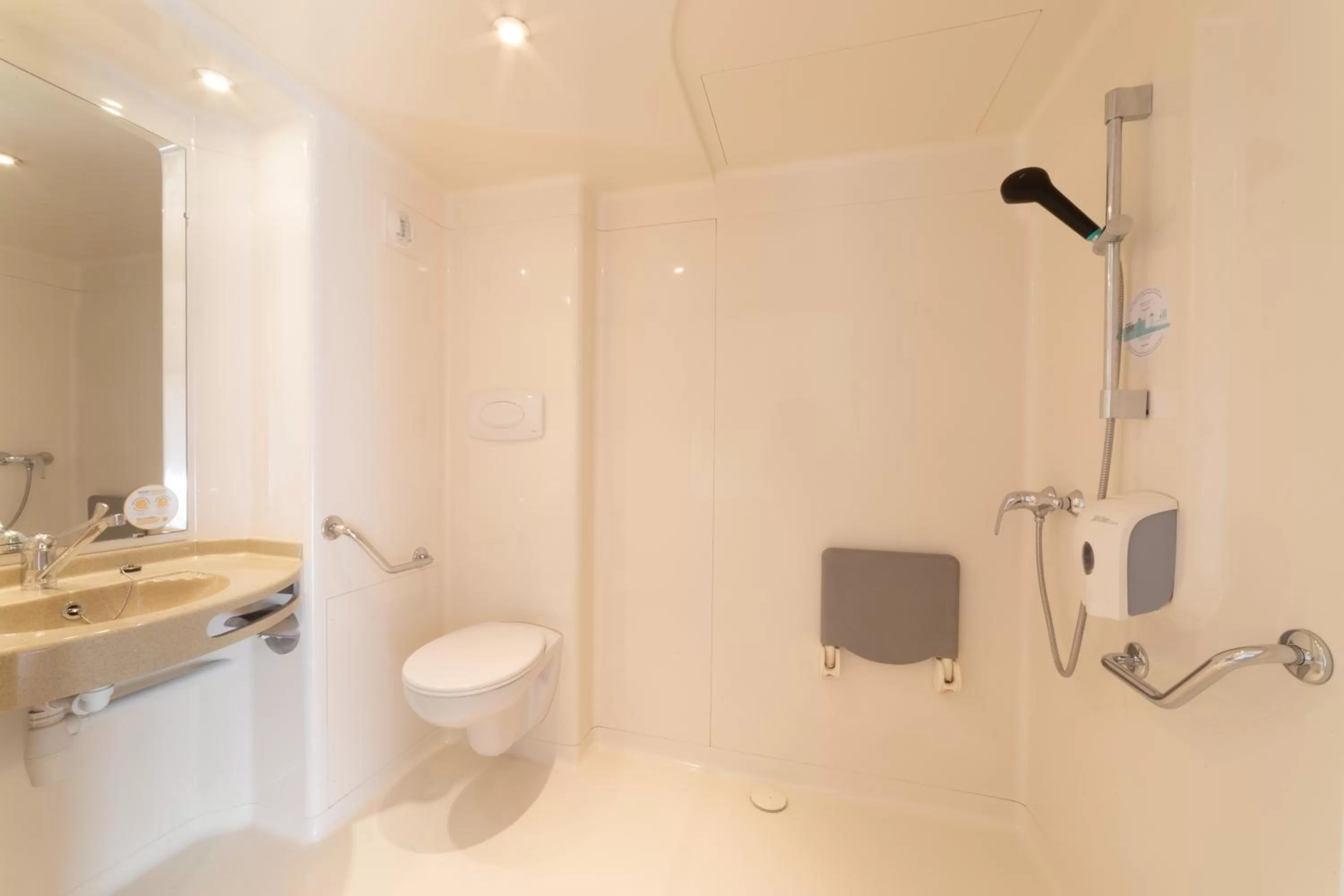 Bathroom in Premiere Classe Maubeuge