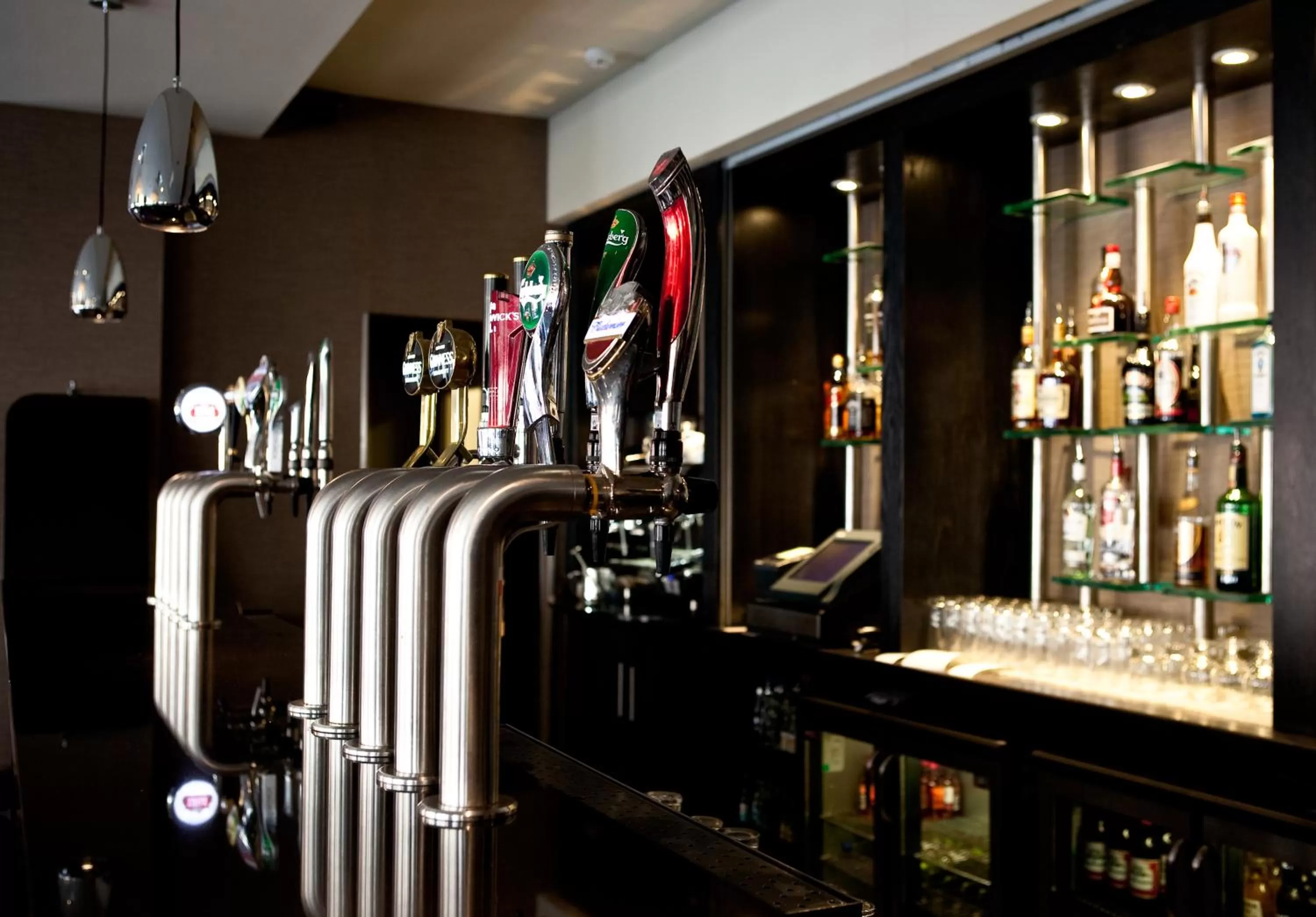 Lounge or bar in Leonardo Hotel Dublin Christchurch