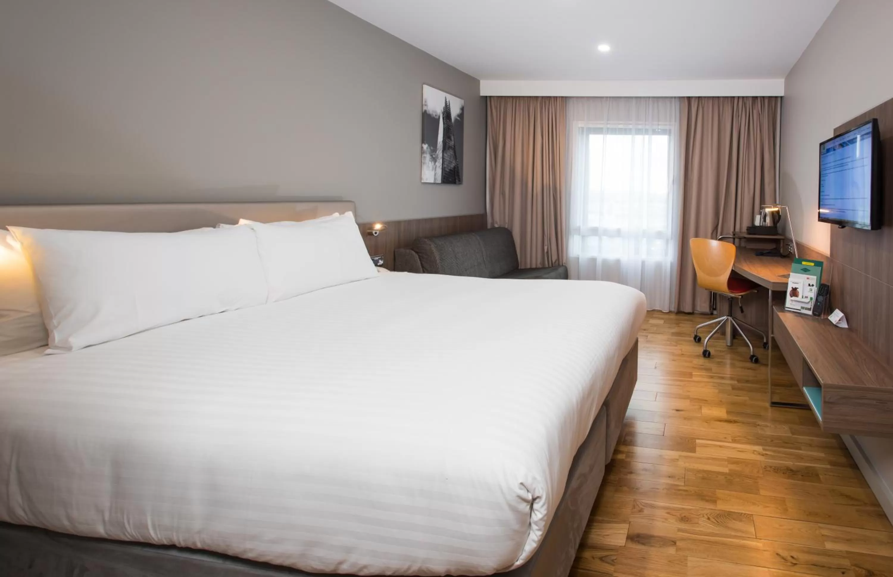 Holiday Inn London West by IHG