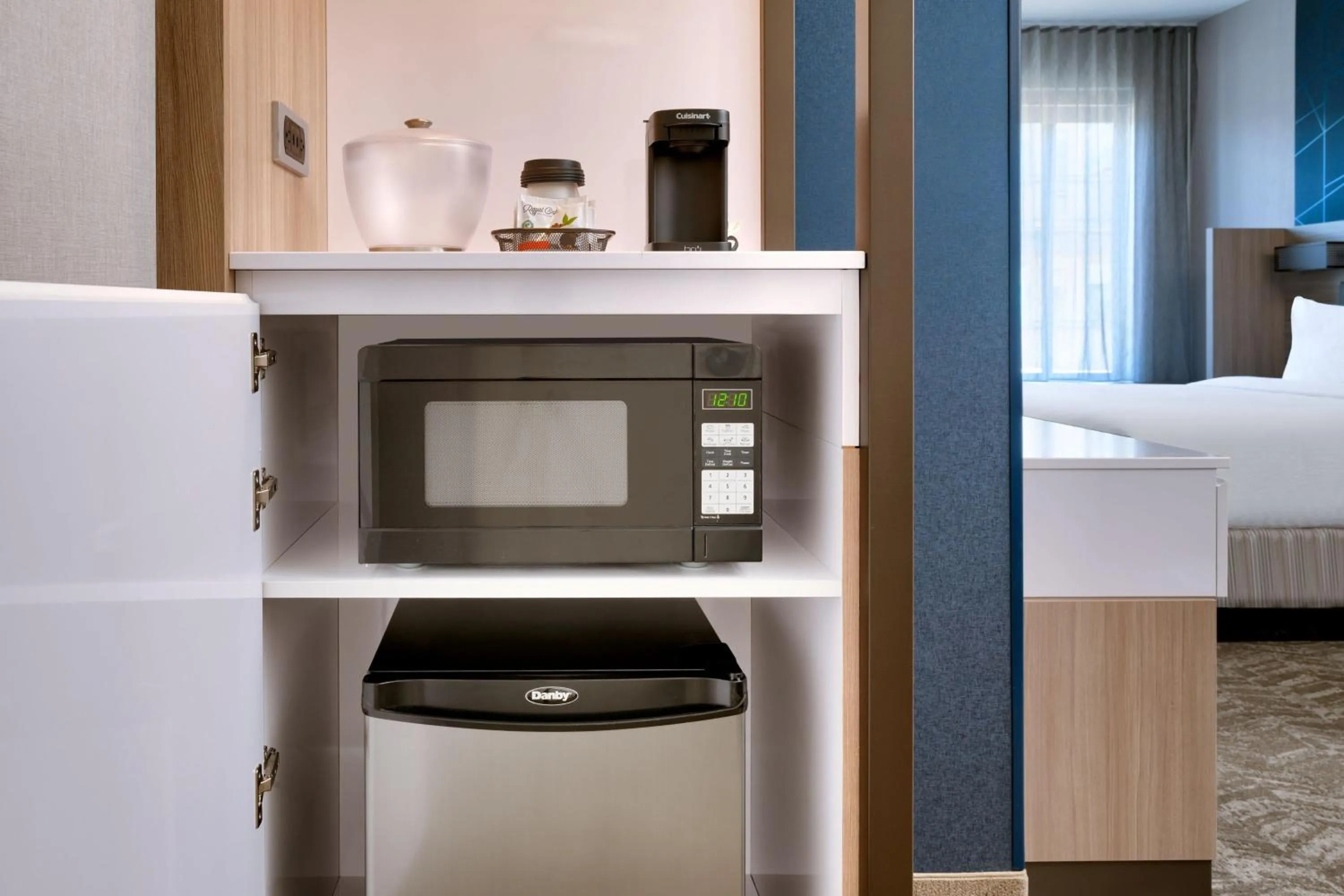 Photo of the whole room, Bed in SpringHill Suites by Marriott Phoenix Scottsdale